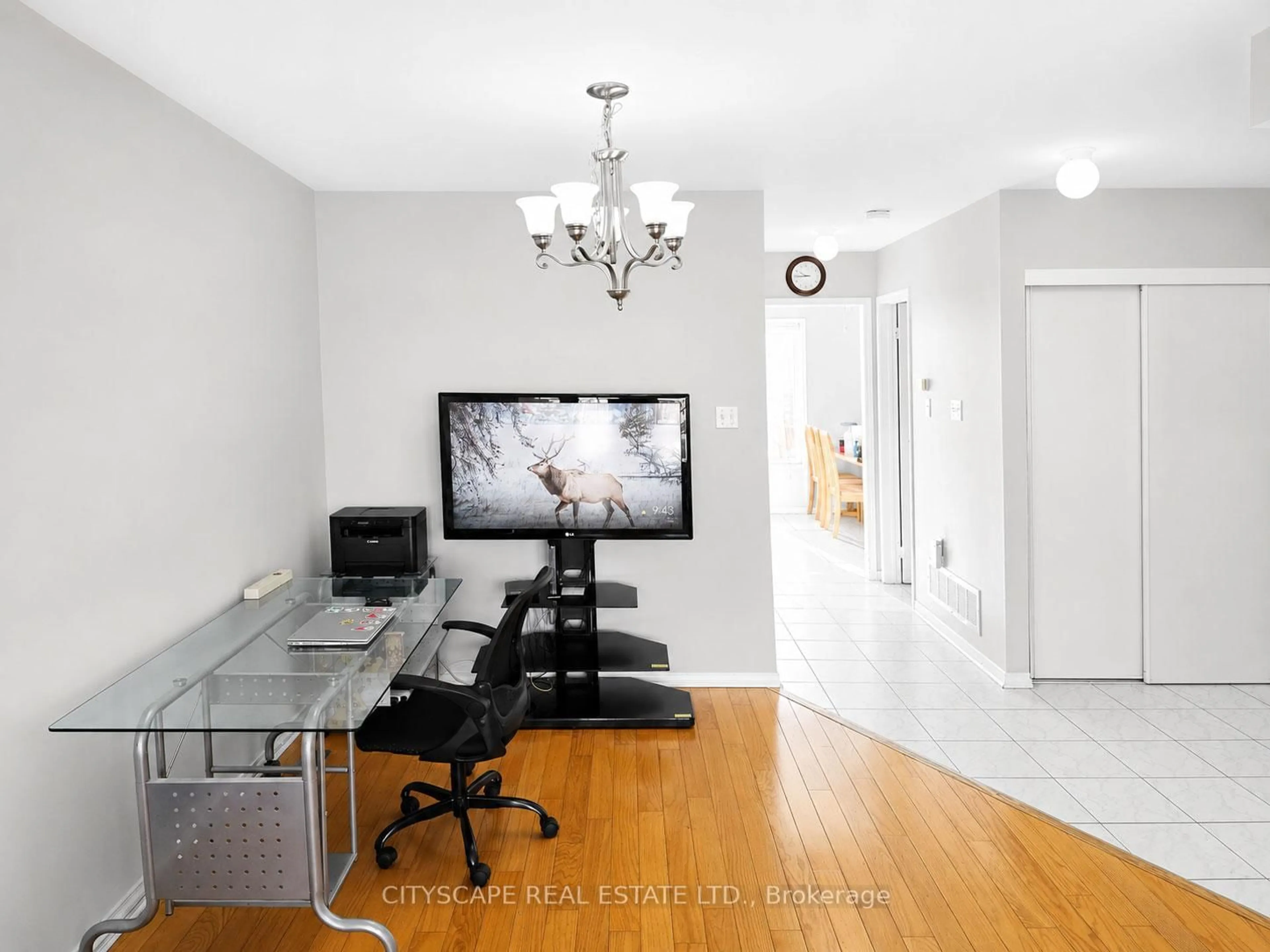 A pic of a room for 29 Centrepark Dr, Toronto Ontario M6M 5K3