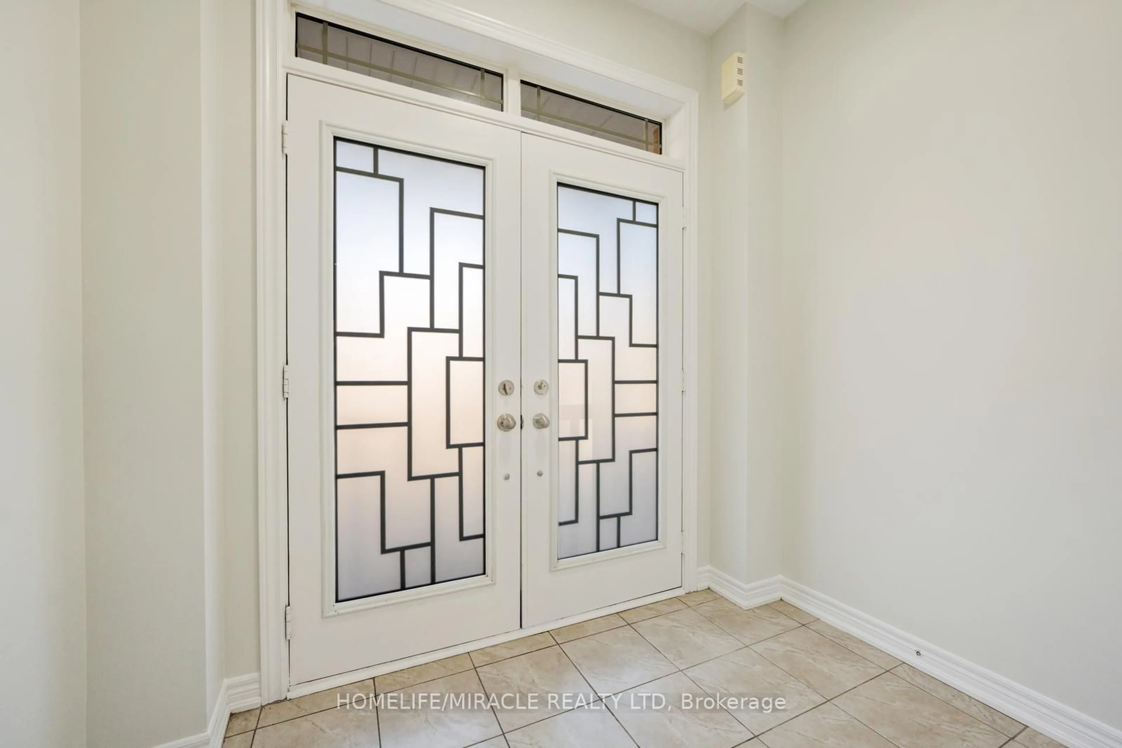Indoor entryway for 40 Swanton Rd, Brampton Ontario L6X 0Y9