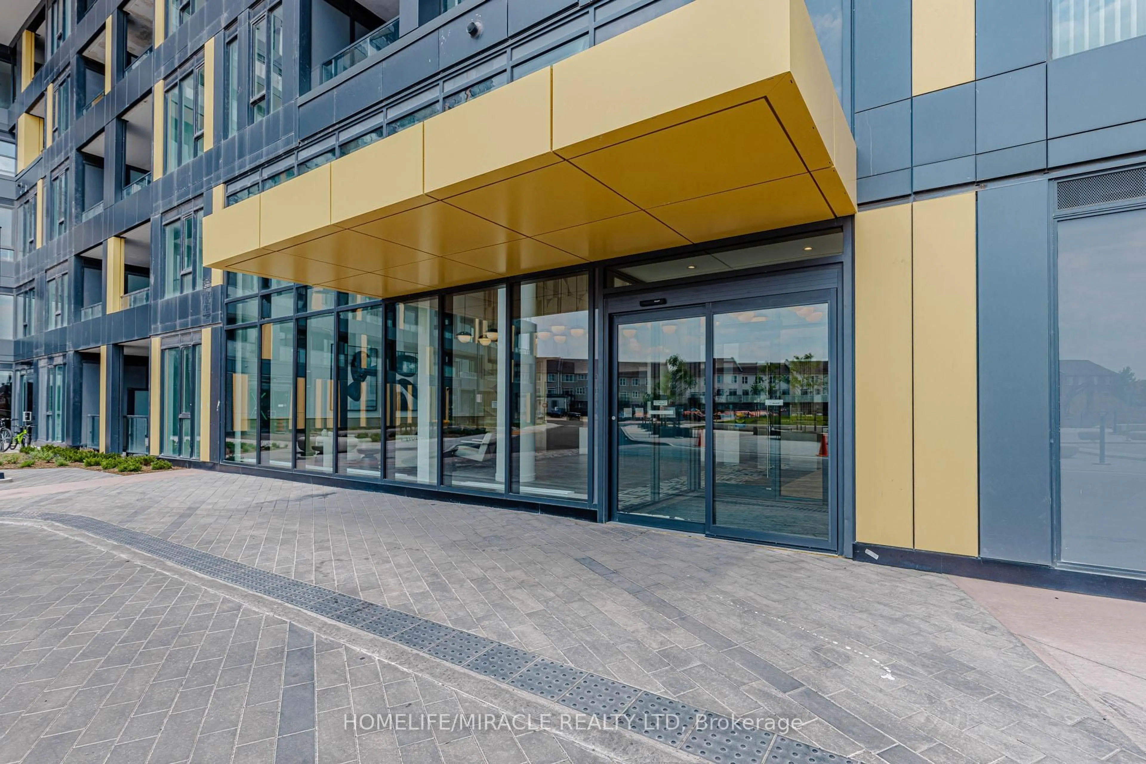 Indoor foyer for 4878 Powers Common #515, Burlington Ontario L7M 2B4