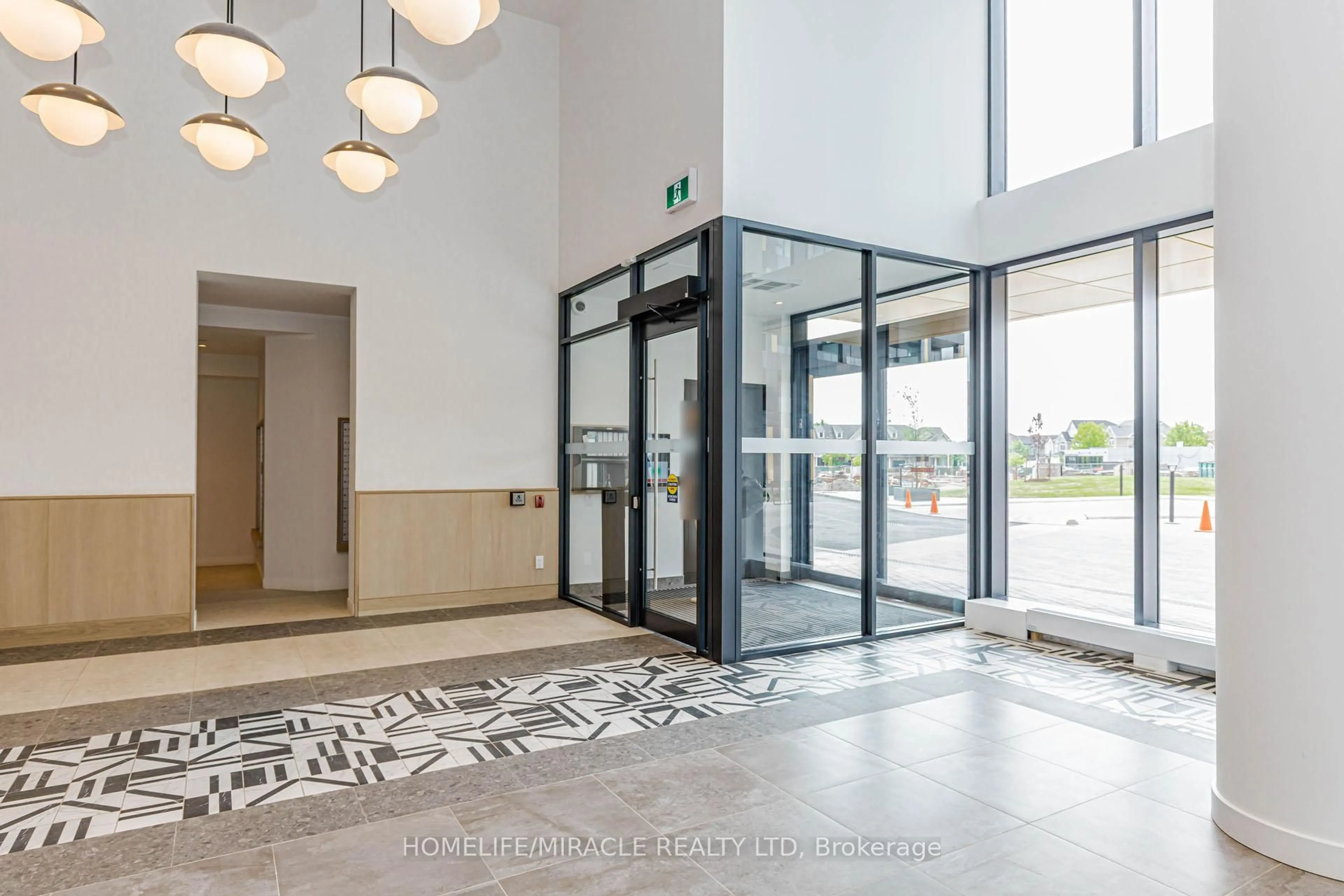 Indoor foyer for 4878 Powers Common #515, Burlington Ontario L7M 2B4