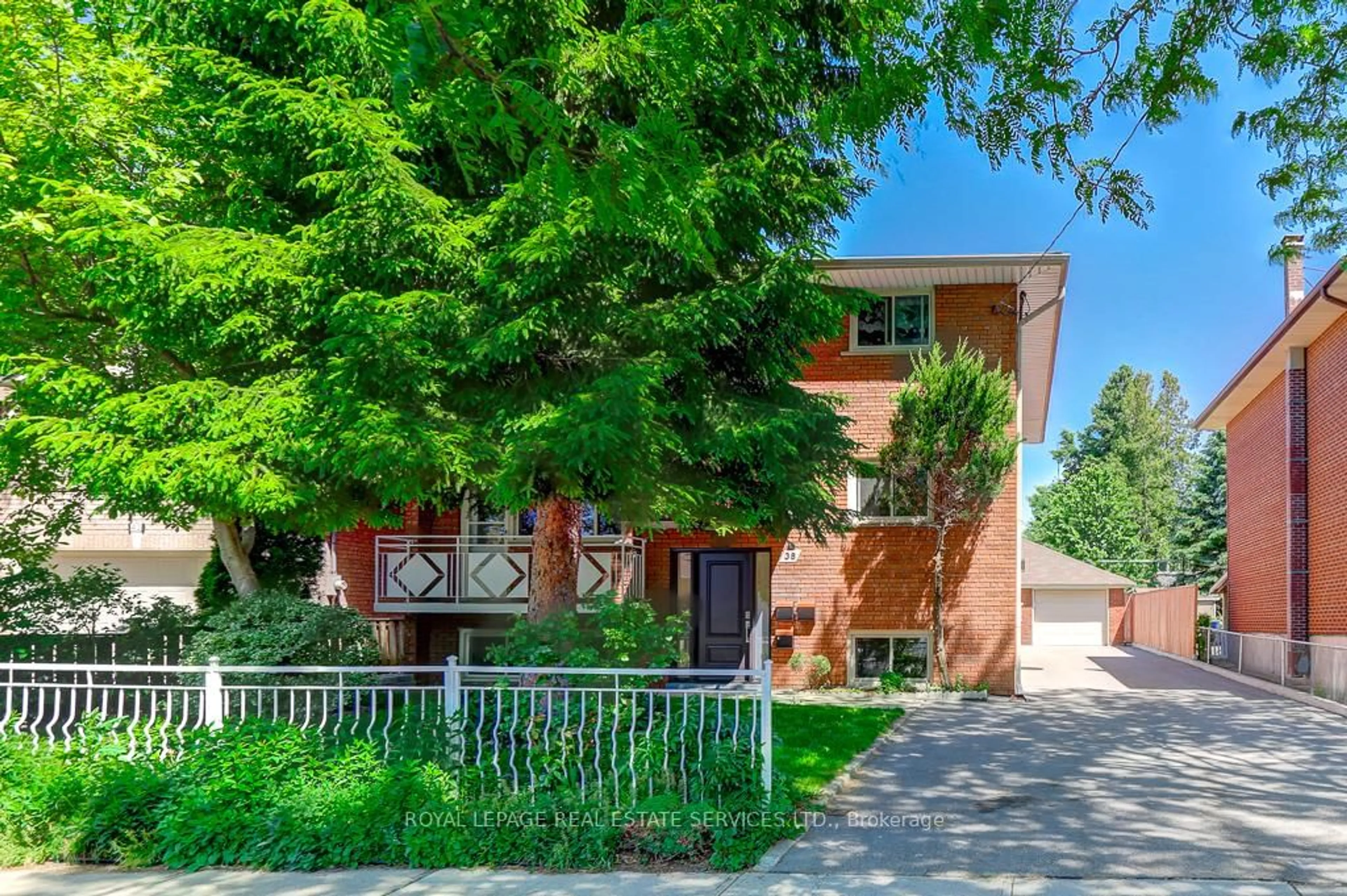 Home with brick exterior material, street for 38 Jellicoe Ave, Toronto Ontario M8W 1W1
