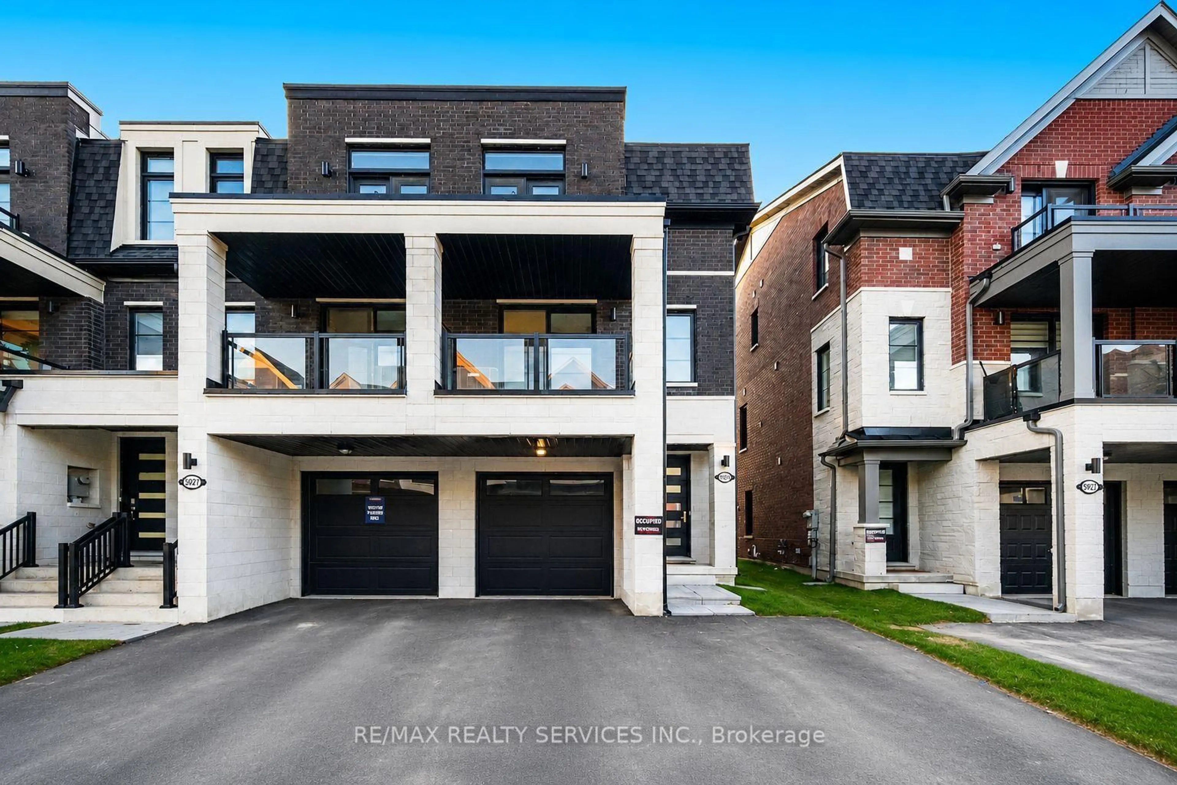 Unknown for 5925 Saigon St, Mississauga Ontario L5V 2V9