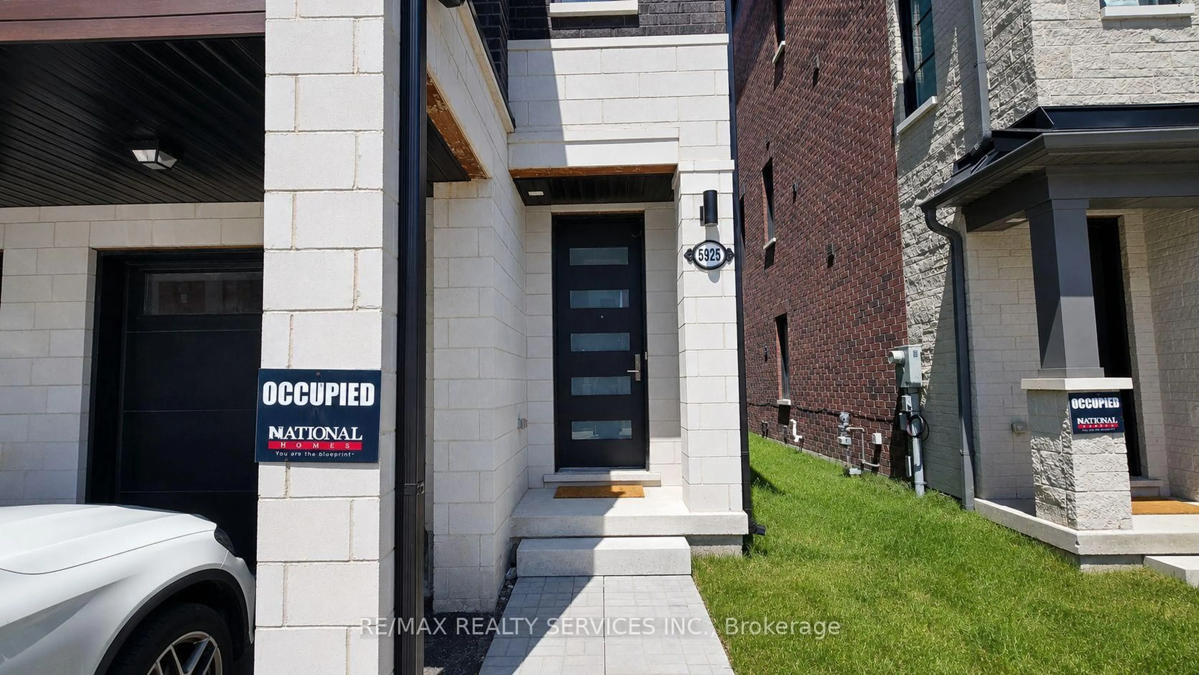 Home with brick exterior material, street for 5925 Saigon St, Mississauga Ontario L5V 2V9