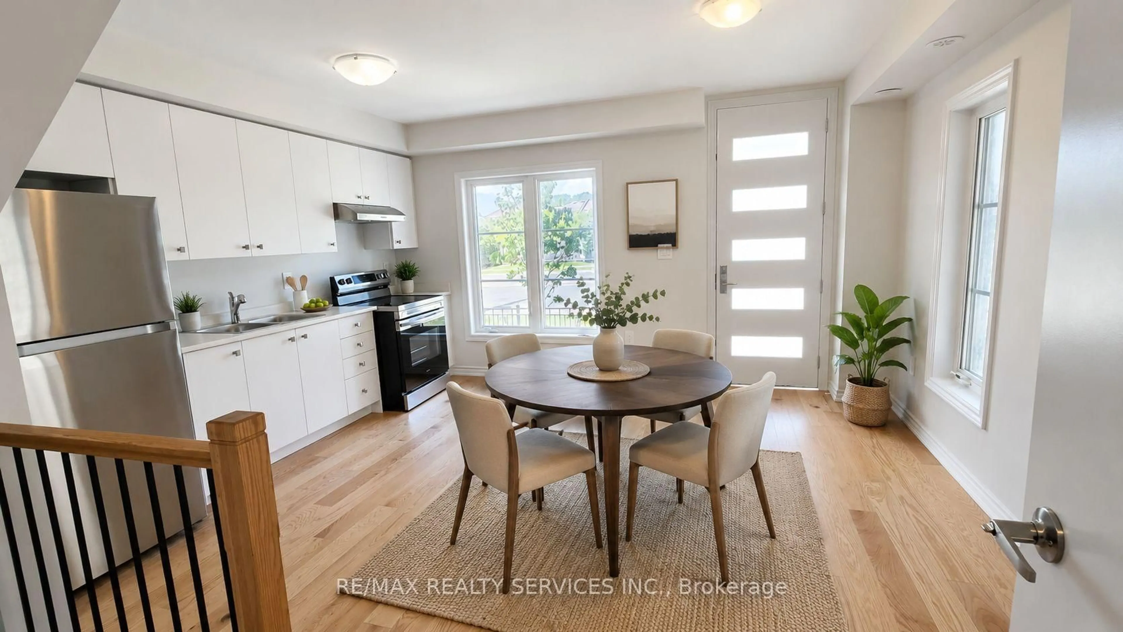 Dining room, wood/laminate floor for 5925 Saigon St, Mississauga Ontario L5V 2V9
