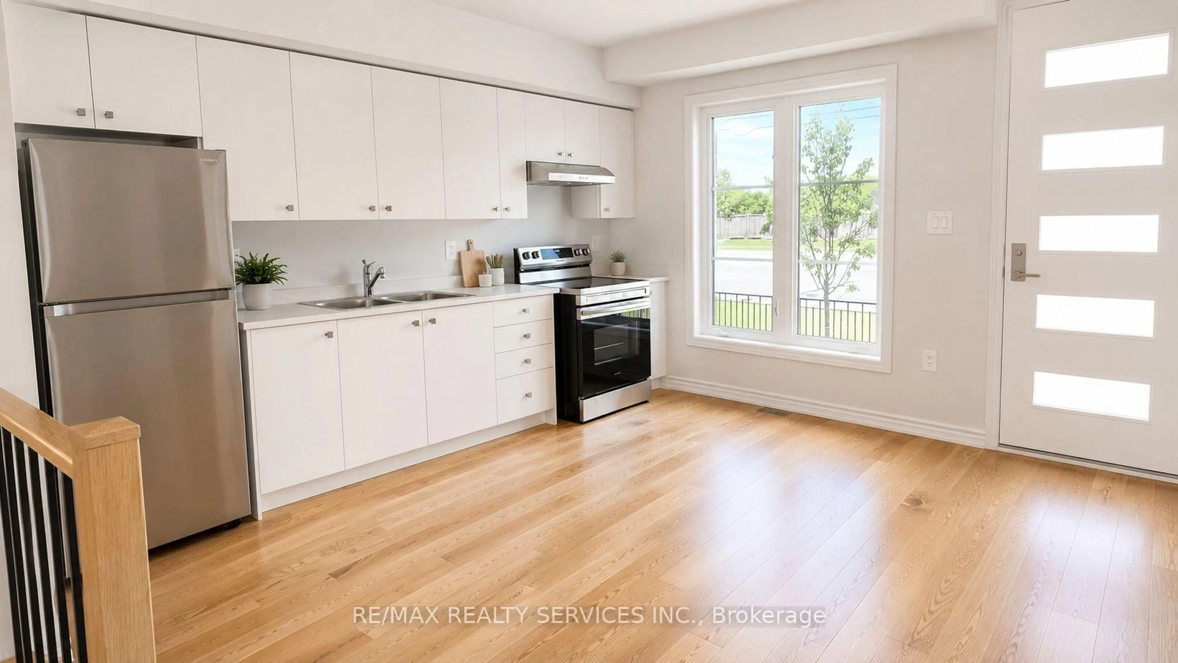 Open concept kitchen, wood/laminate floor for 5925 Saigon St, Mississauga Ontario L5V 2V9