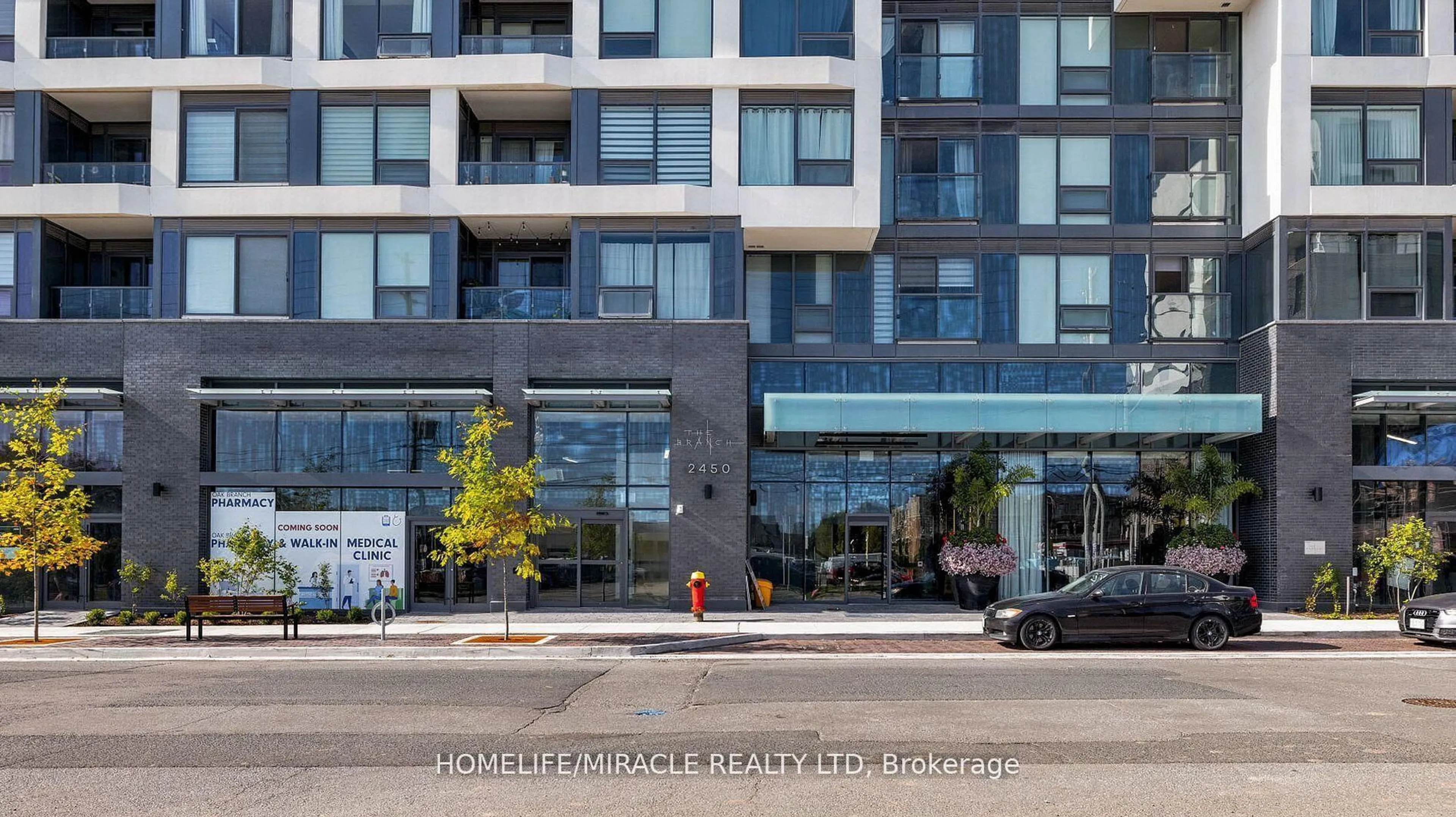 Indoor foyer for 2450 Old Bronte Rd #546, Oakville Ontario L6M 5P6