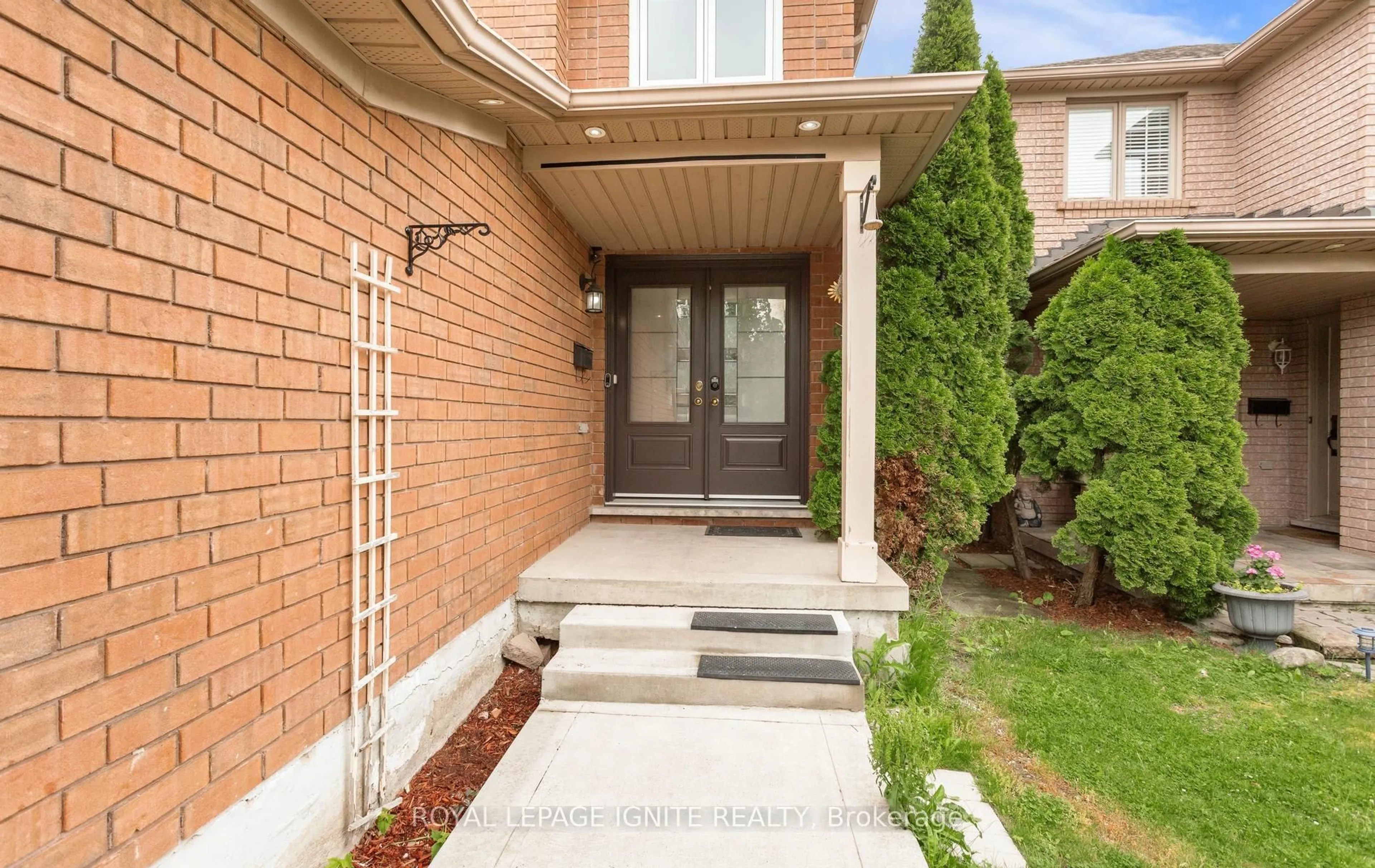 Home with brick exterior material, street for 3392 Spirea Terr, Mississauga Ontario L5N 7N3