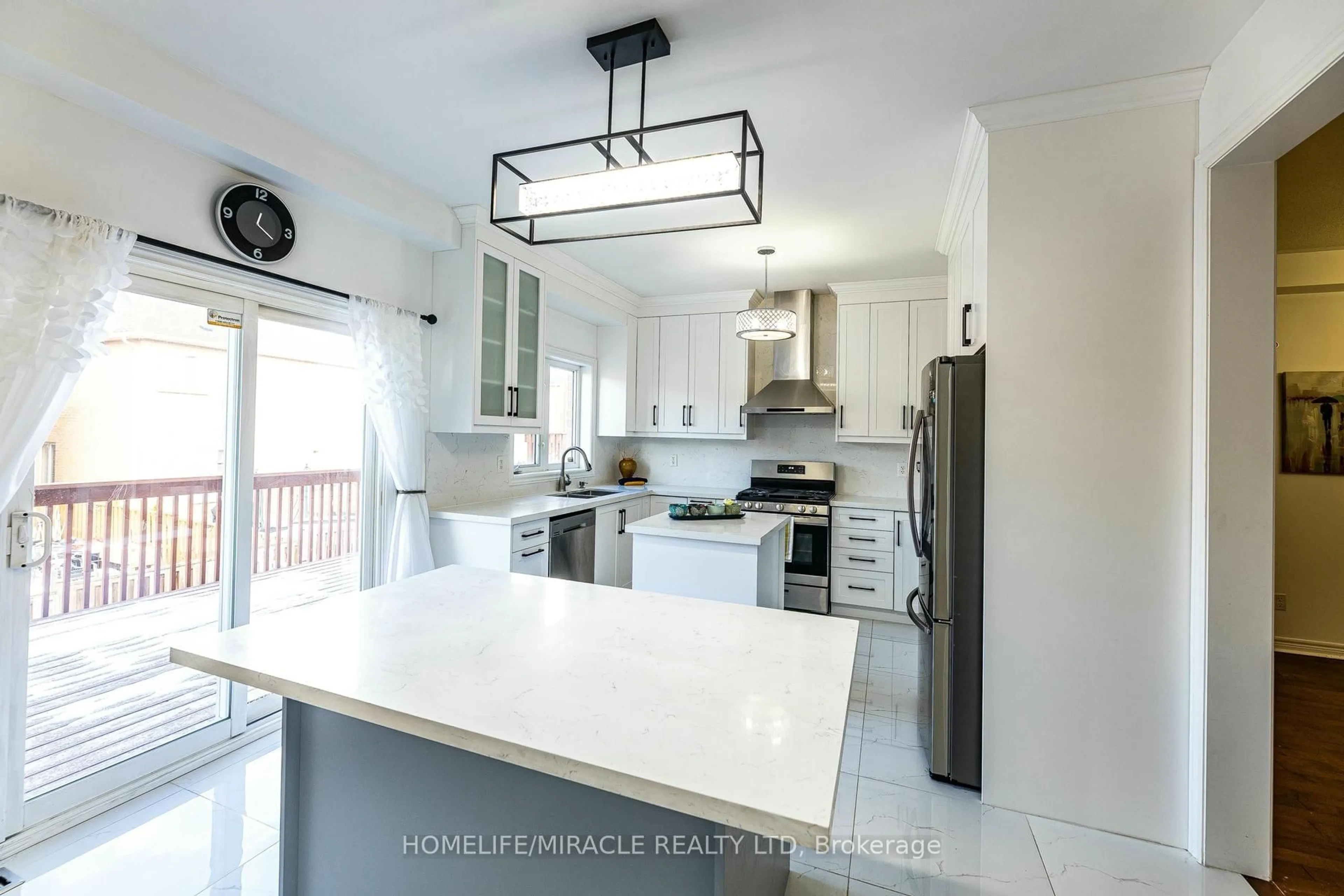 Open concept kitchen, ceramic/tile floor for 25 Oblate Cres, Brampton Ontario L6Y 0K2