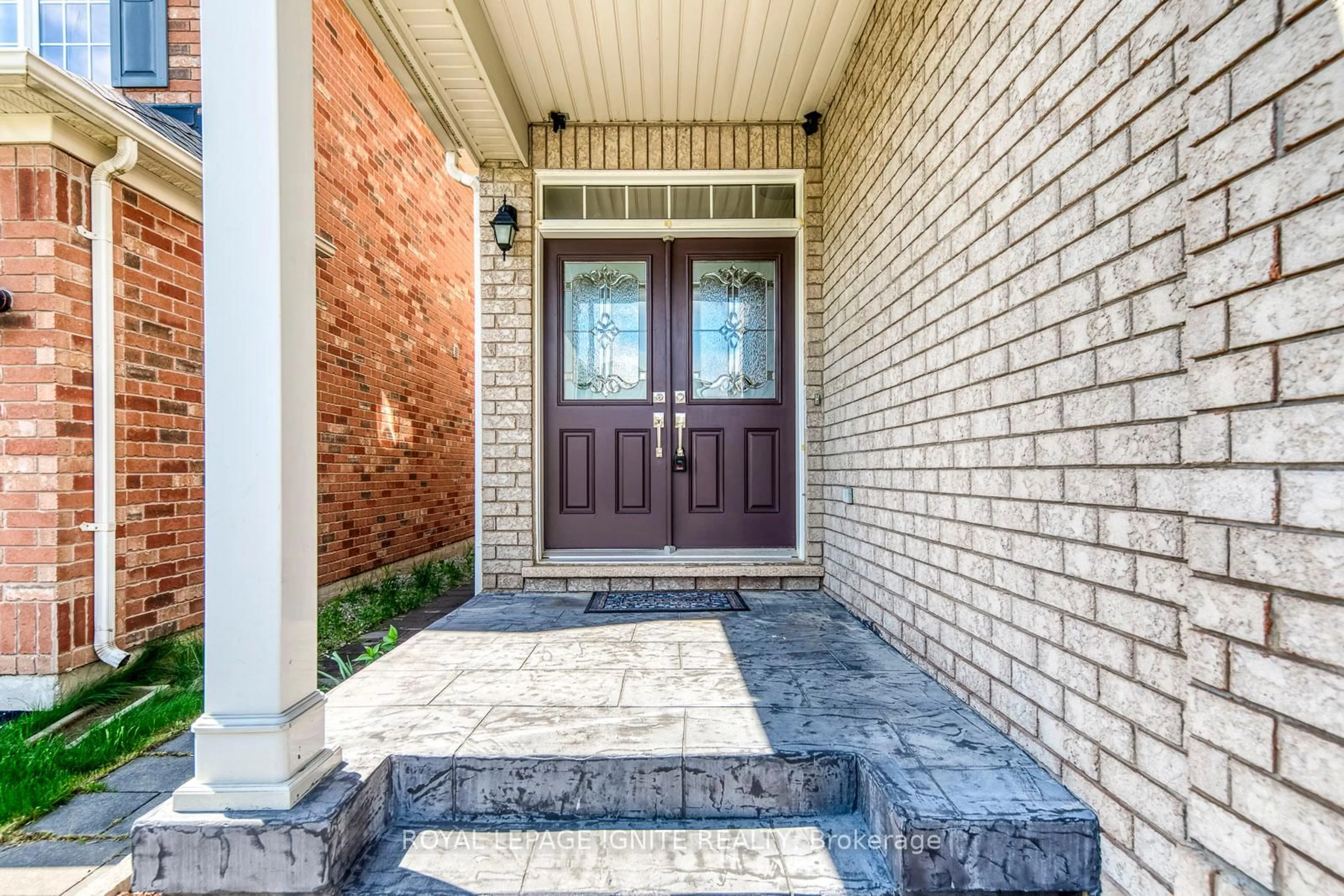 Home with brick exterior material, street for 928 Philbrook Dr, Milton Ontario L9T 0L3