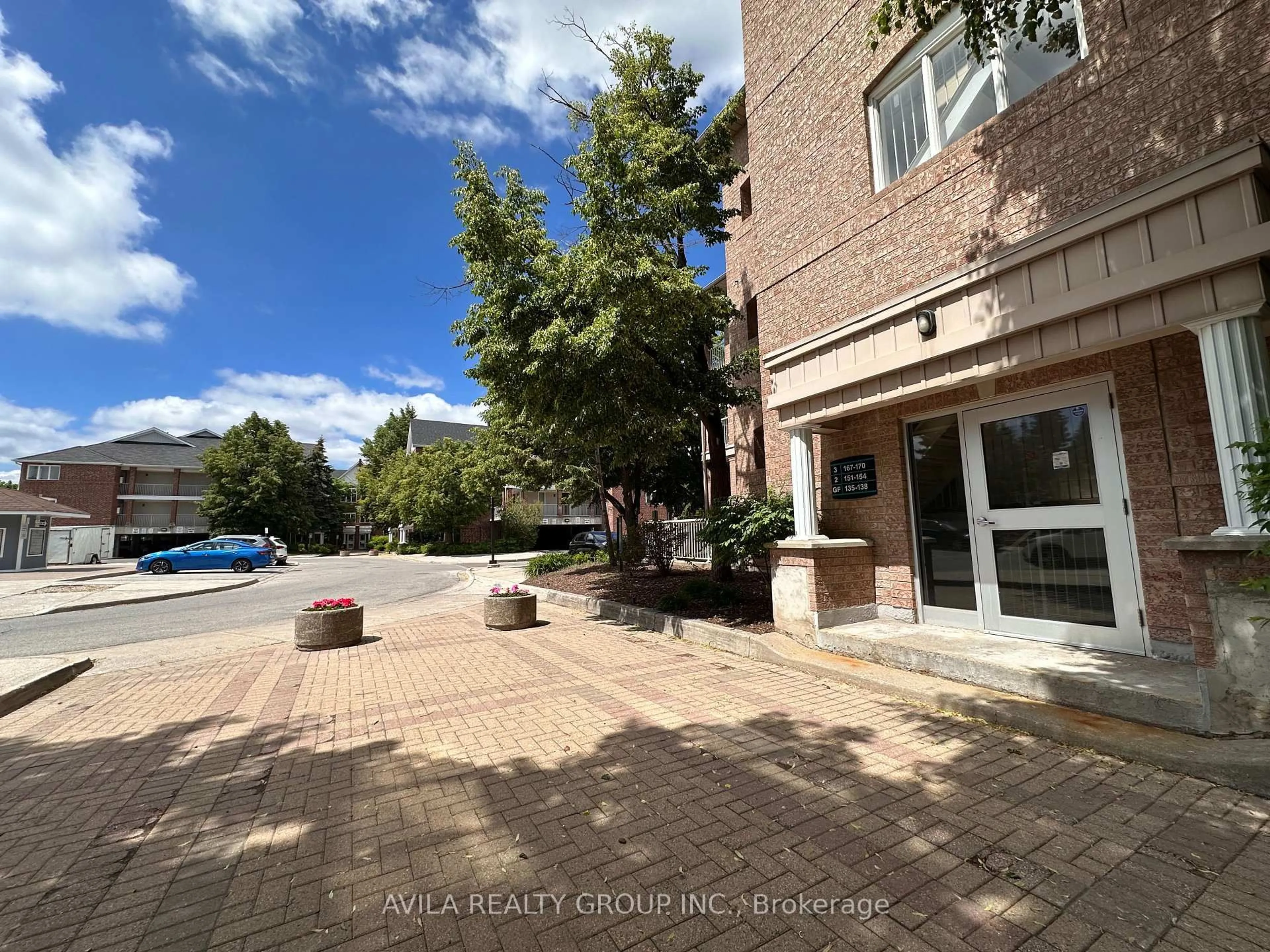 A pic from outside/outdoor area/front of a property/back of a property/a pic from drone, street for 85 Bristol Rd #136, Mississauga Ontario L4Z 3P3