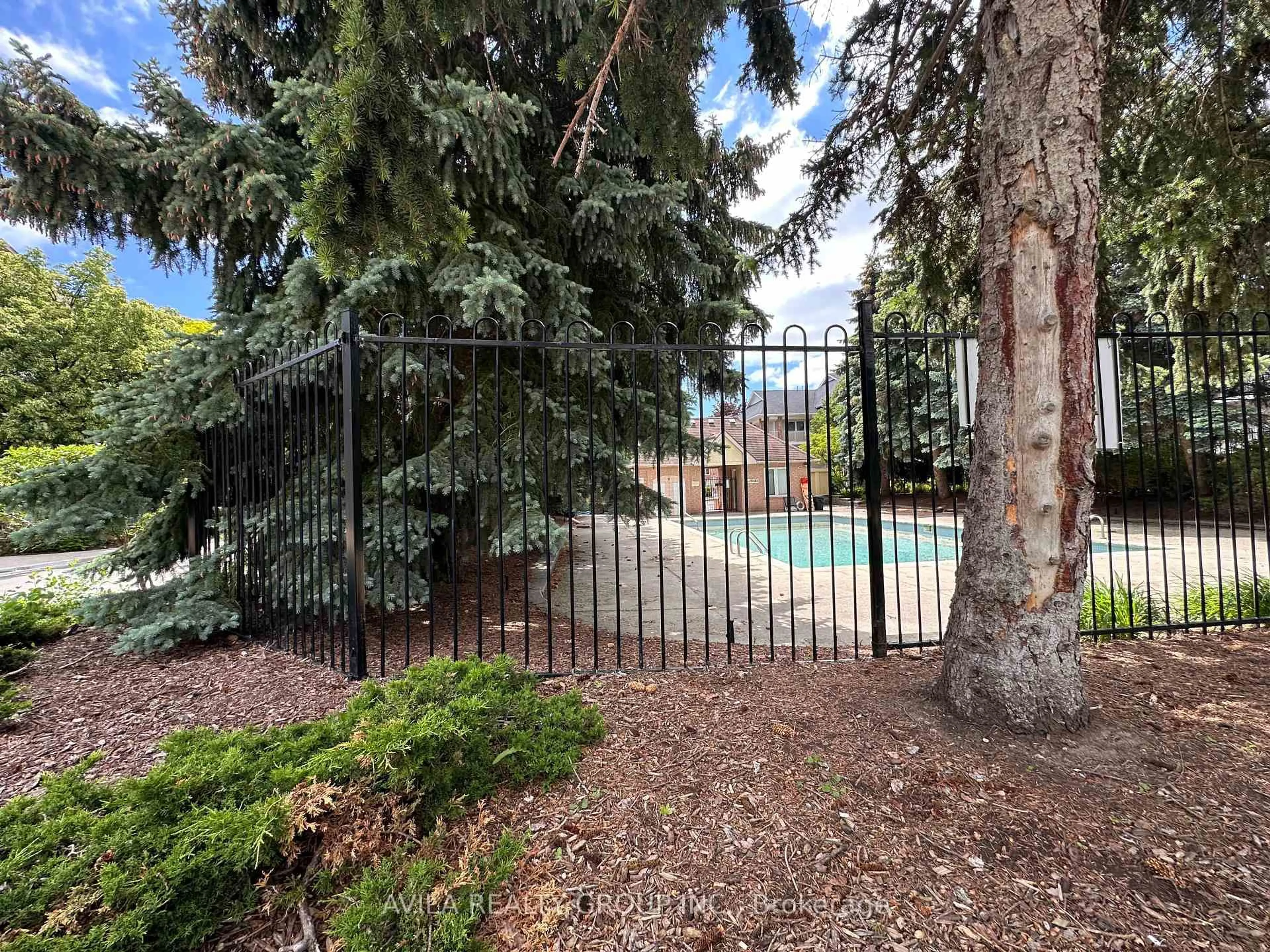 Pool for 85 Bristol Rd #136, Mississauga Ontario L4Z 3P3