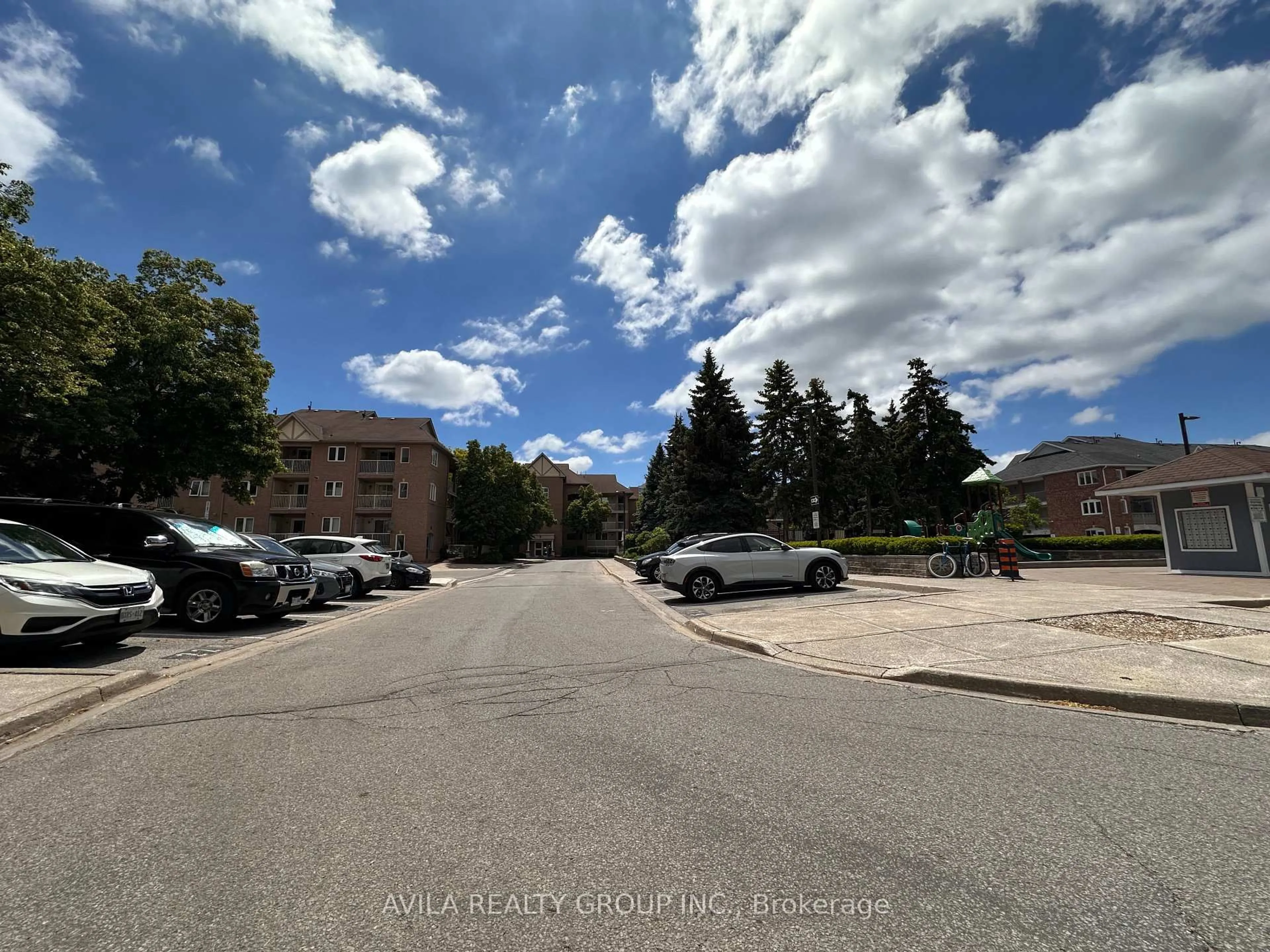A pic from outside/outdoor area/front of a property/back of a property/a pic from drone, street for 85 Bristol Rd #136, Mississauga Ontario L4Z 3P3