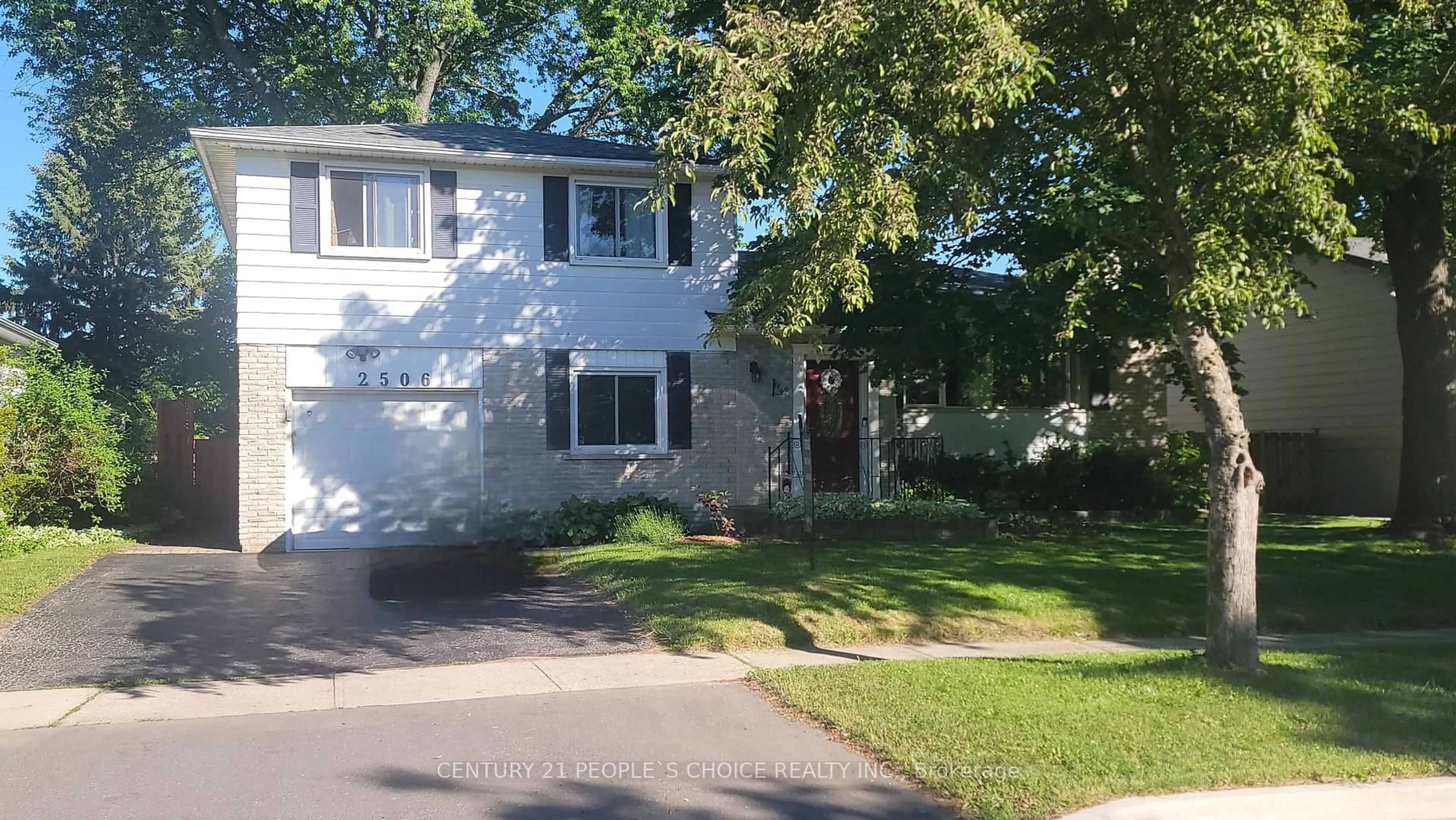 Home with vinyl exterior material, street for 2506 Bridge Rd, Oakville Ontario L6L 2H2