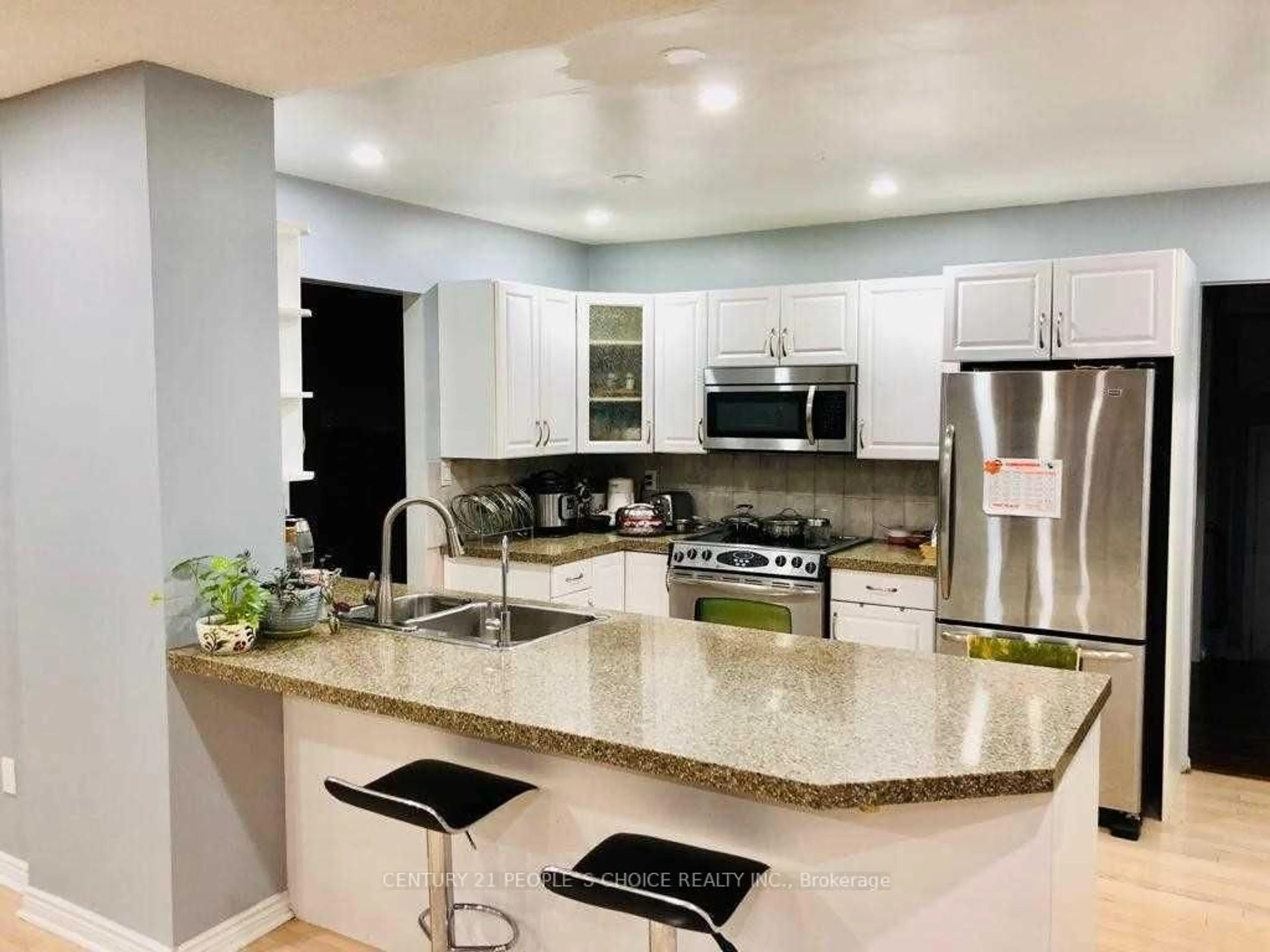 Open concept kitchen, ceramic/tile floor for 2506 Bridge Rd, Oakville Ontario L6L 2H2