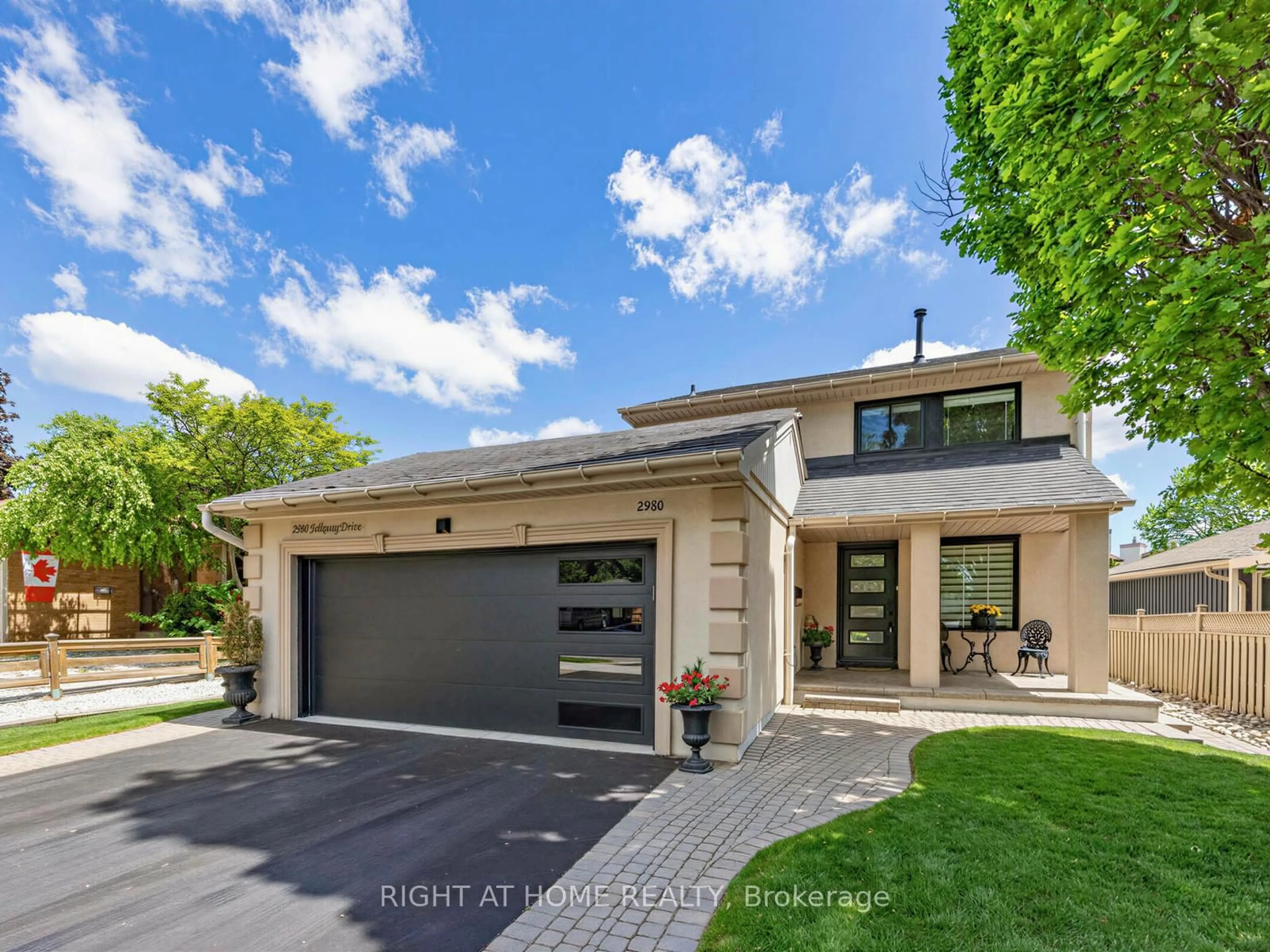 Home with brick exterior material, street for 2980 Folkway Dr, Mississauga Ontario L5L 1Z6