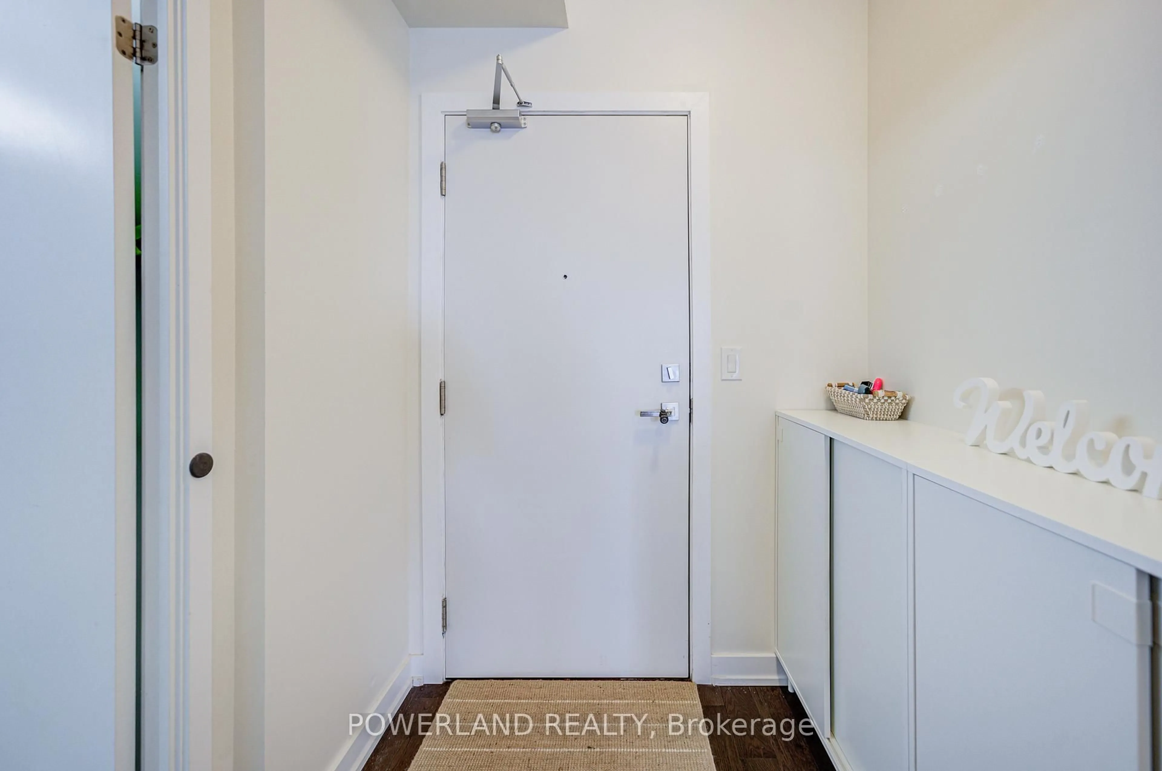 Indoor entryway for 4011 Brickstone Mews #2308, Mississauga Ontario L5B 0G3