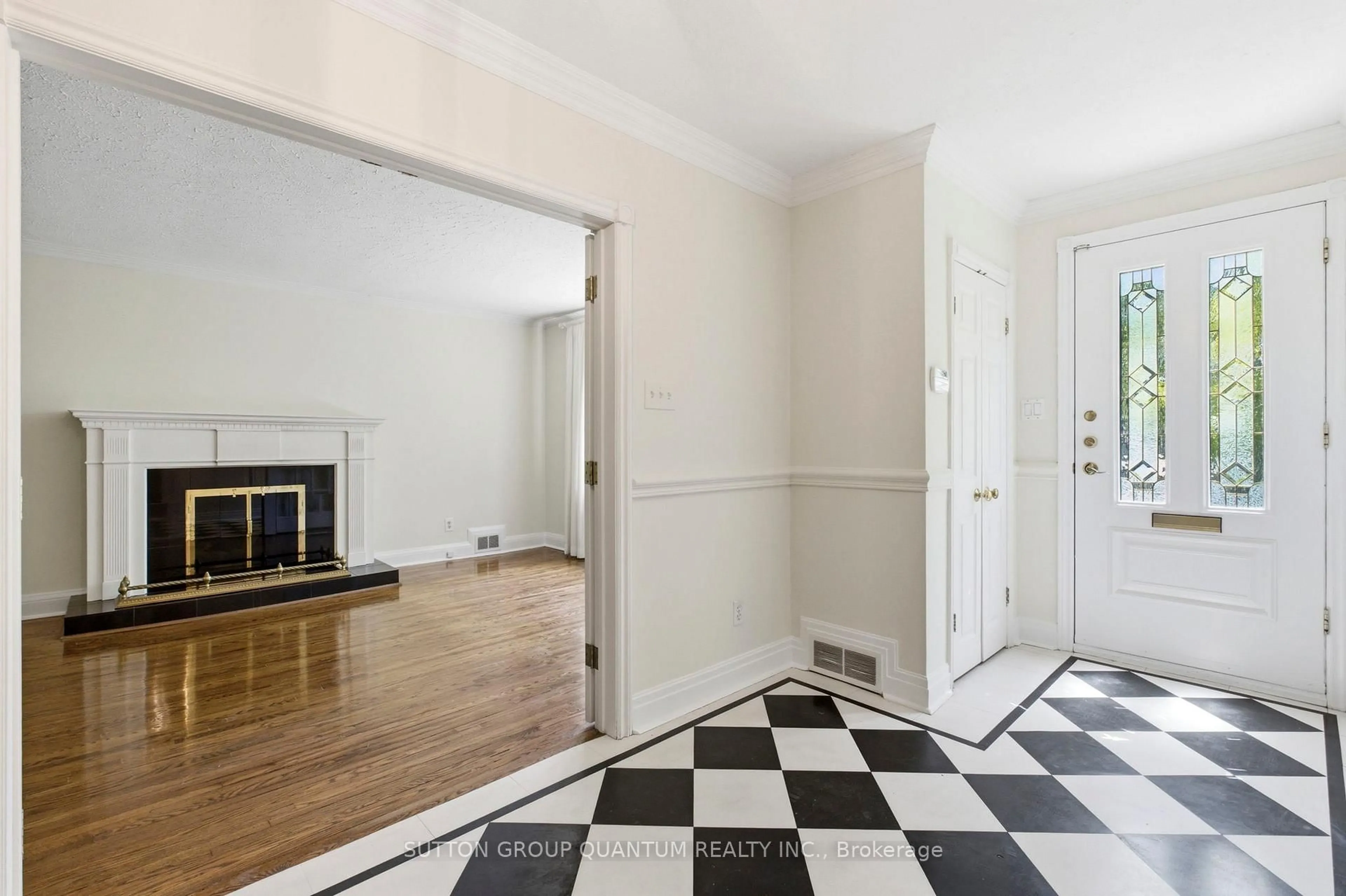 Indoor foyer for 8 Riverside Cres, Toronto Ontario M6S 1B6