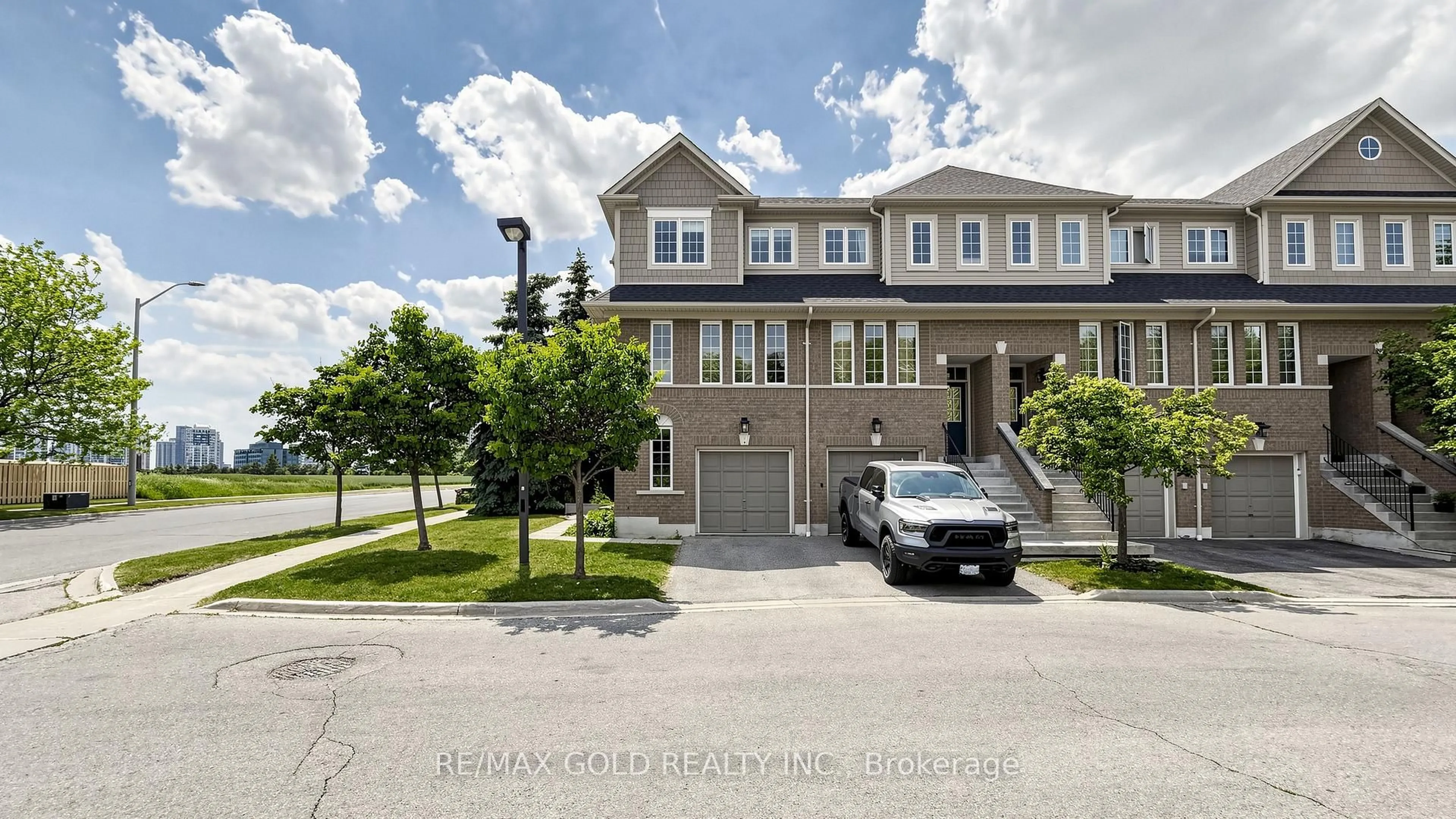 A pic from outside/outdoor area/front of a property/back of a property/a pic from drone, street for 4950 Albina Way #182, Mississauga Ontario L4Z 4J6