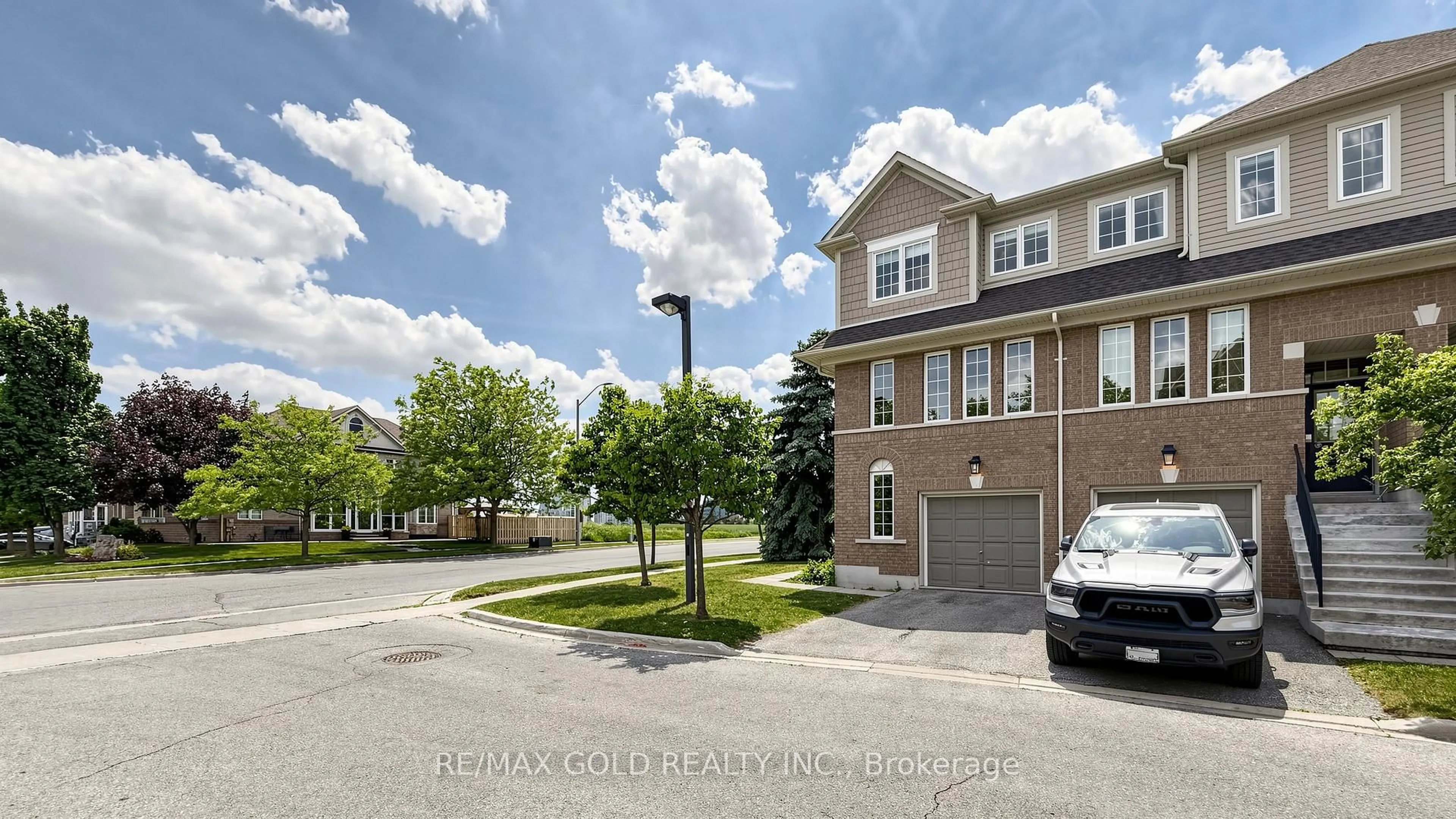 A pic from outside/outdoor area/front of a property/back of a property/a pic from drone, street for 4950 Albina Way #182, Mississauga Ontario L4Z 4J6