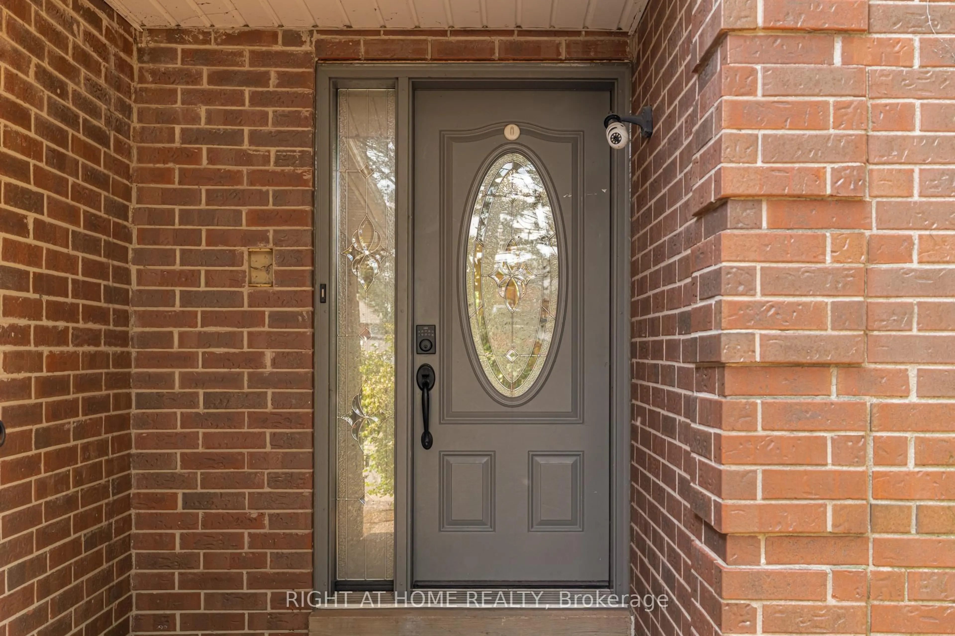 Indoor entryway for 2056 Madden Blvd, Oakville Ontario L6H 3L6