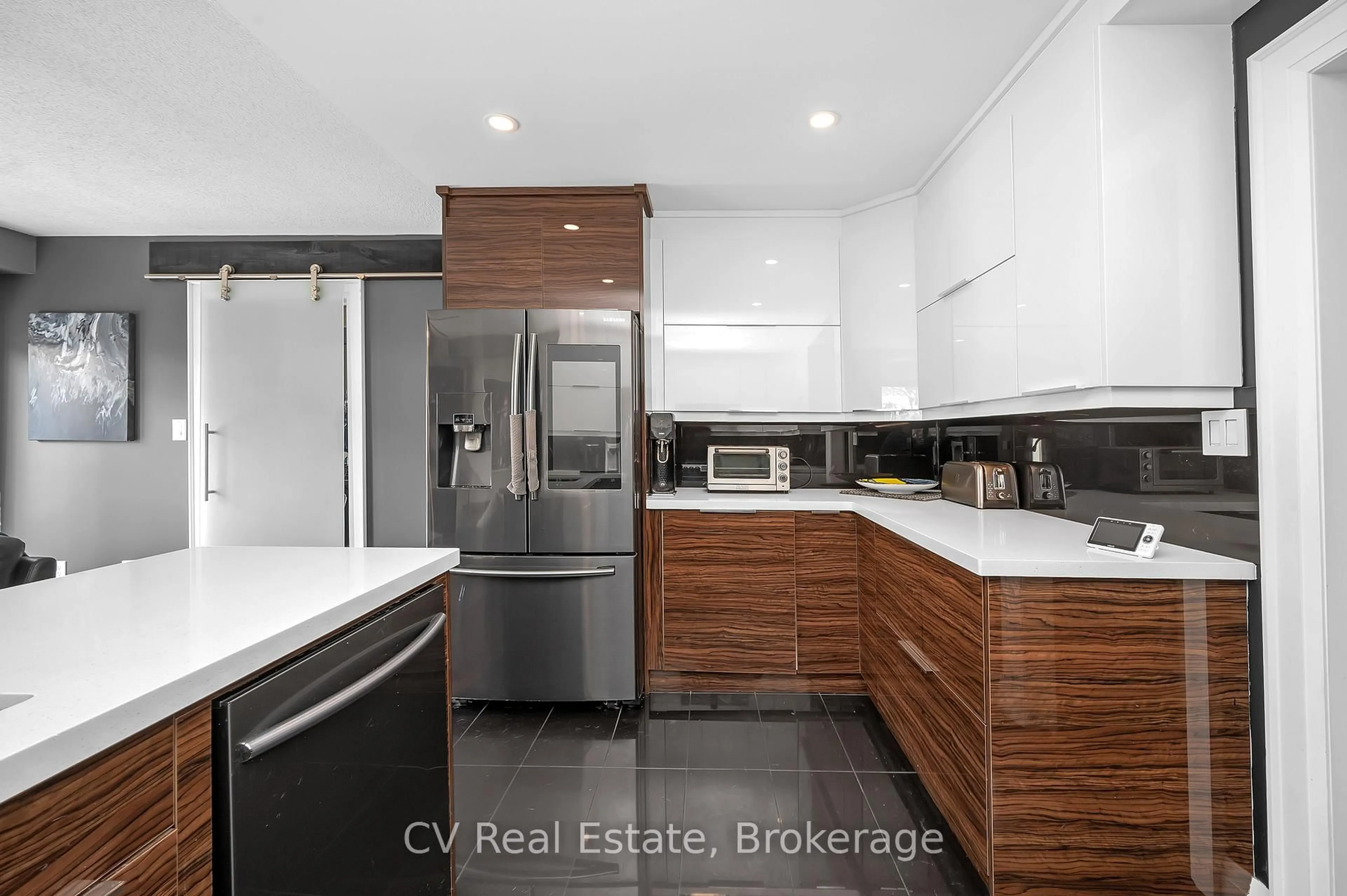 Contemporary kitchen, unknown for 2396 Emerson Dr, Burlington Ontario L7L 7M4
