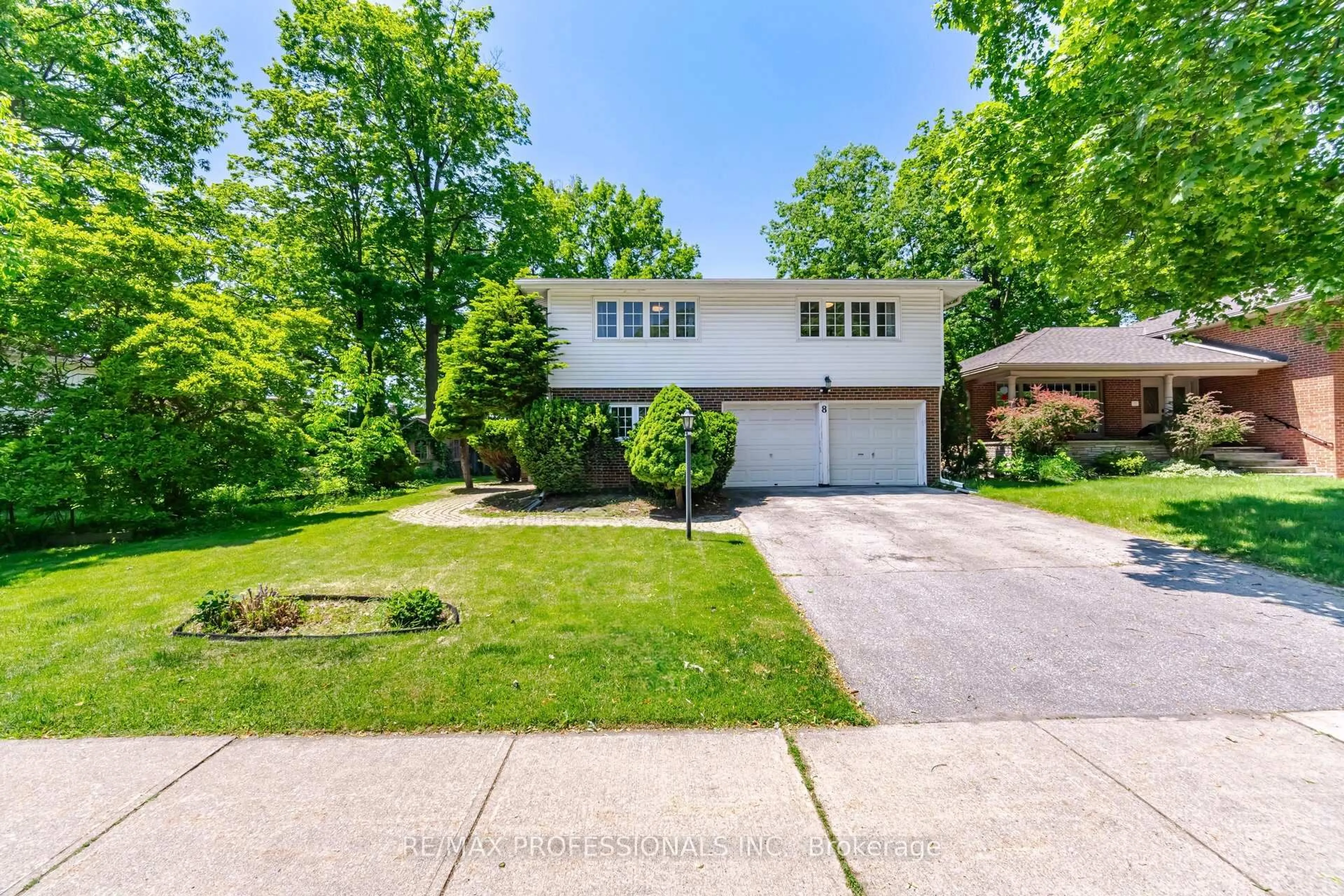 A pic from outside/outdoor area/front of a property/back of a property/a pic from drone, street for 8 Markland Dr, Toronto Ontario M9C 1M7