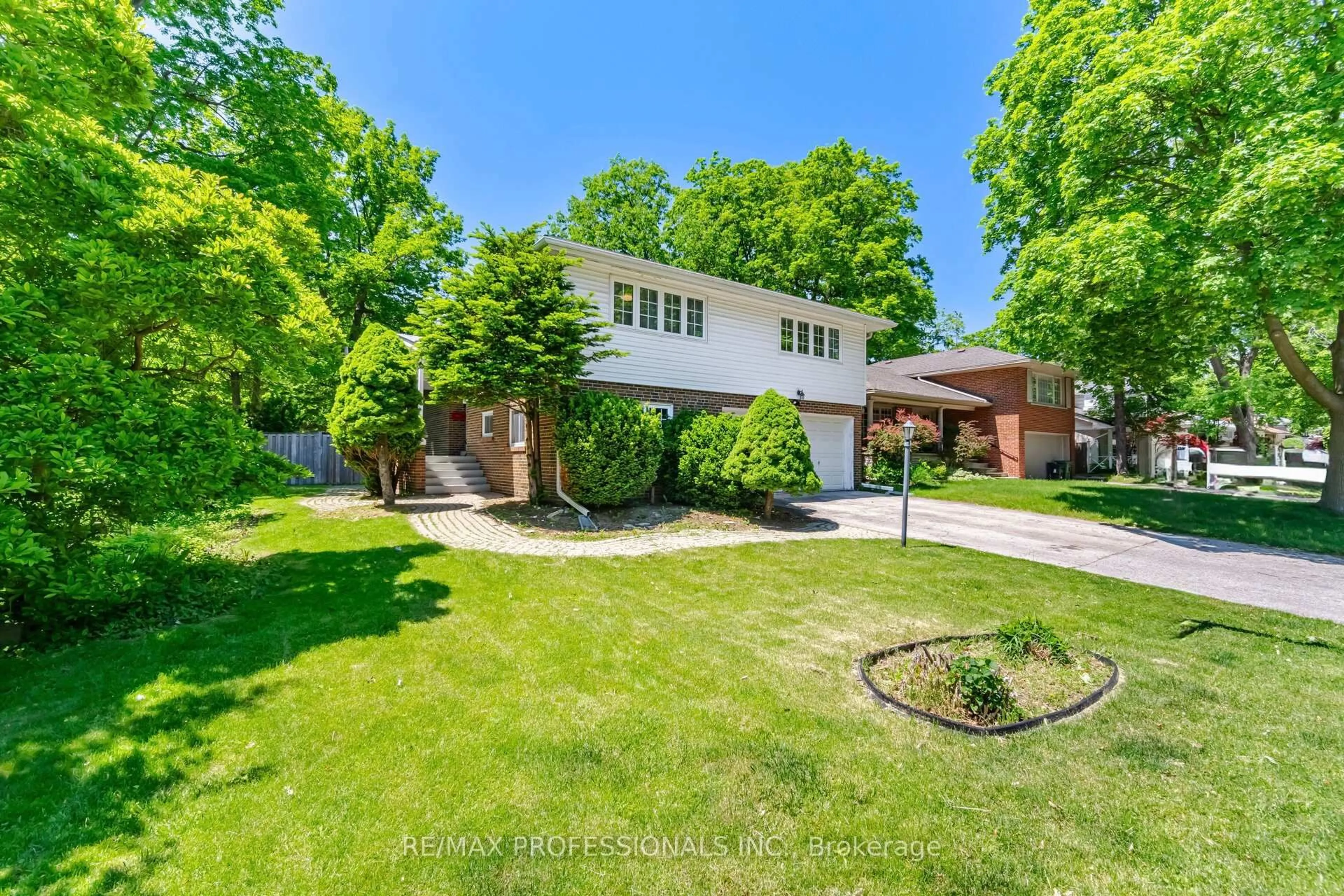 A pic from outside/outdoor area/front of a property/back of a property/a pic from drone, street for 8 Markland Dr, Toronto Ontario M9C 1M7