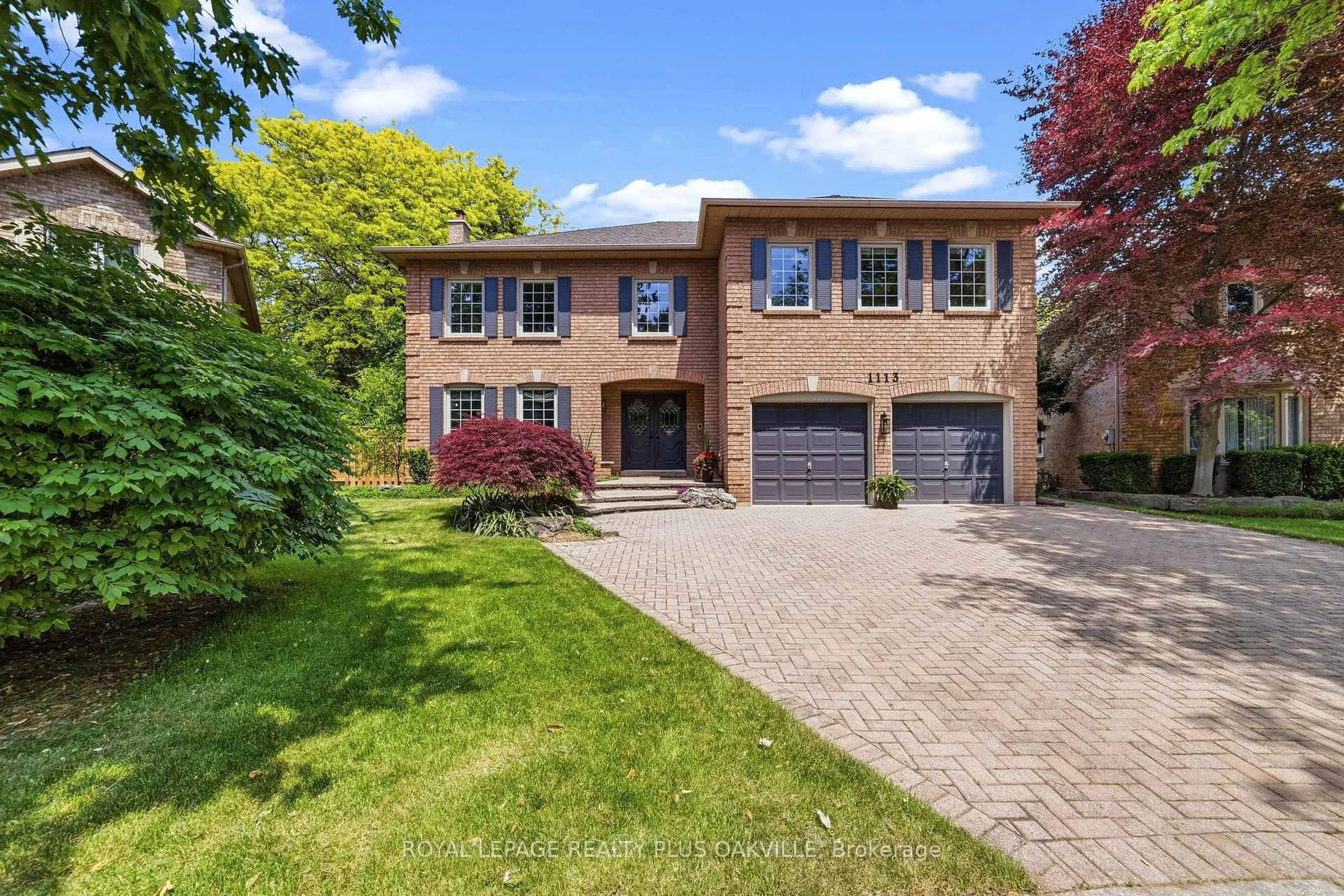 Home with brick exterior material, street for 1113 Valleywood Crt, Oakville Ontario L6M 2C4