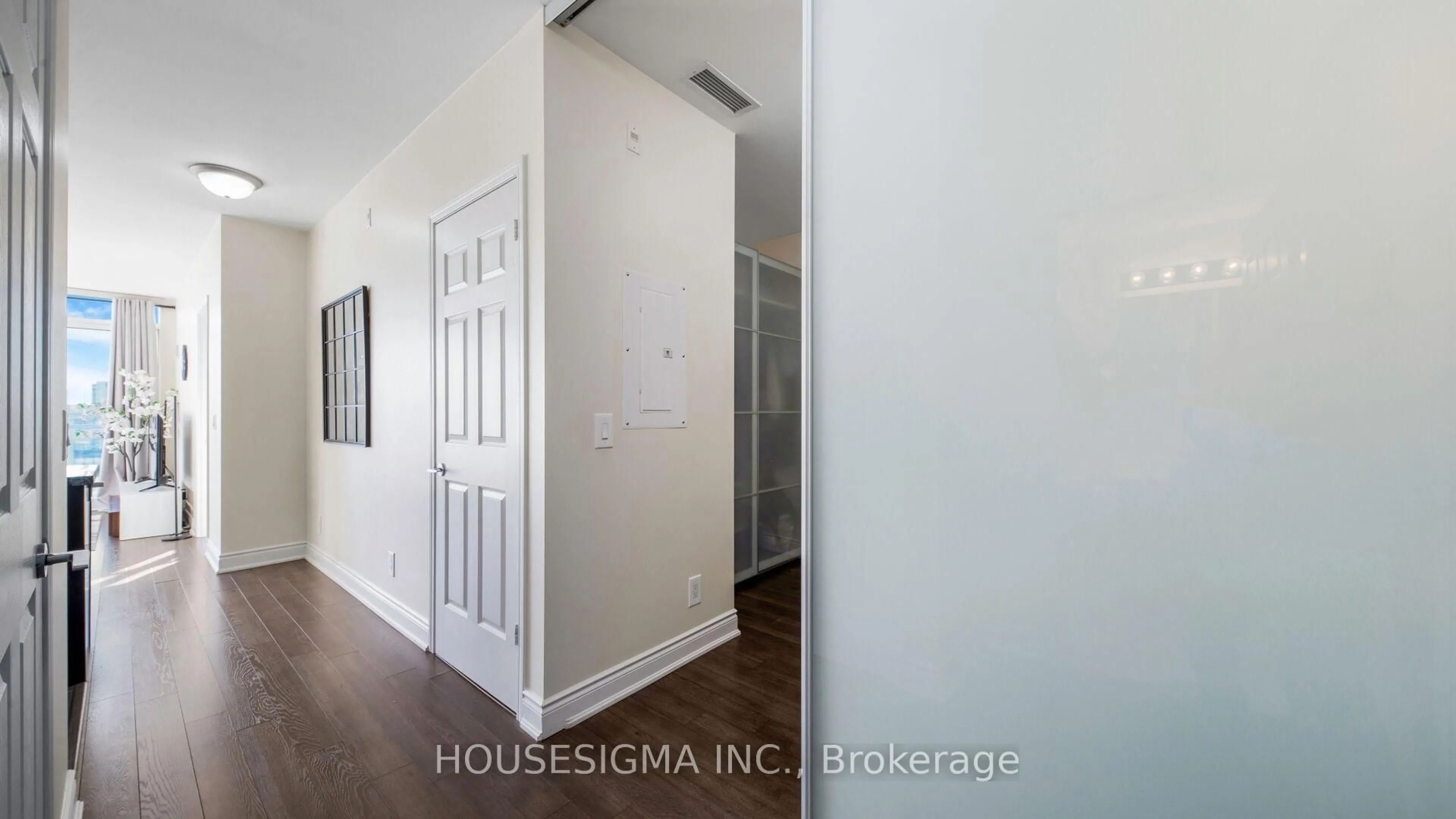 Indoor entryway for 15 James Finlay Way #1103, Toronto Ontario M3M 0B3