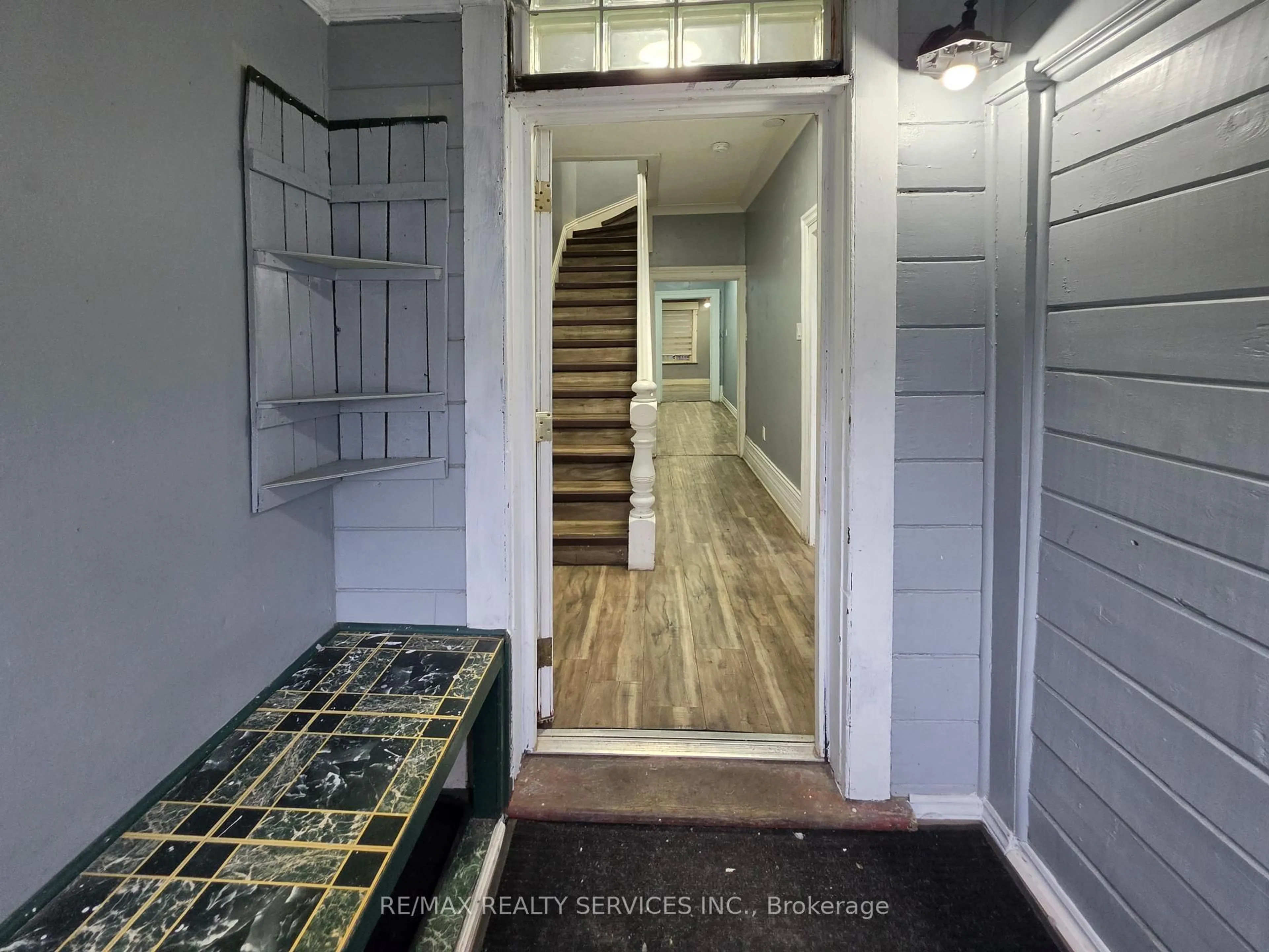 Indoor entryway for 93 Church St, Brampton Ontario L6V 1G5