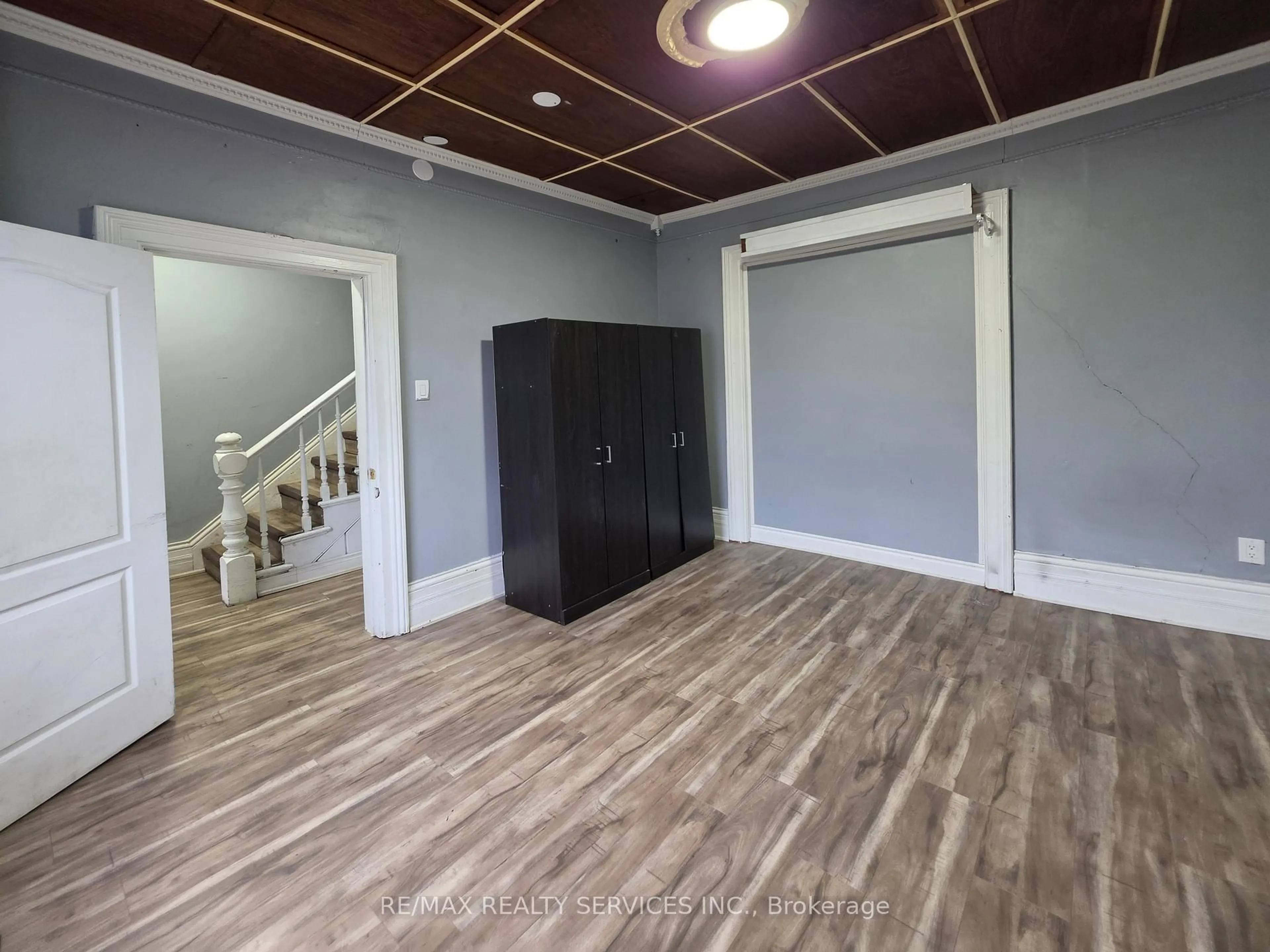 A pic of a room for 93 Church St, Brampton Ontario L6V 1G5