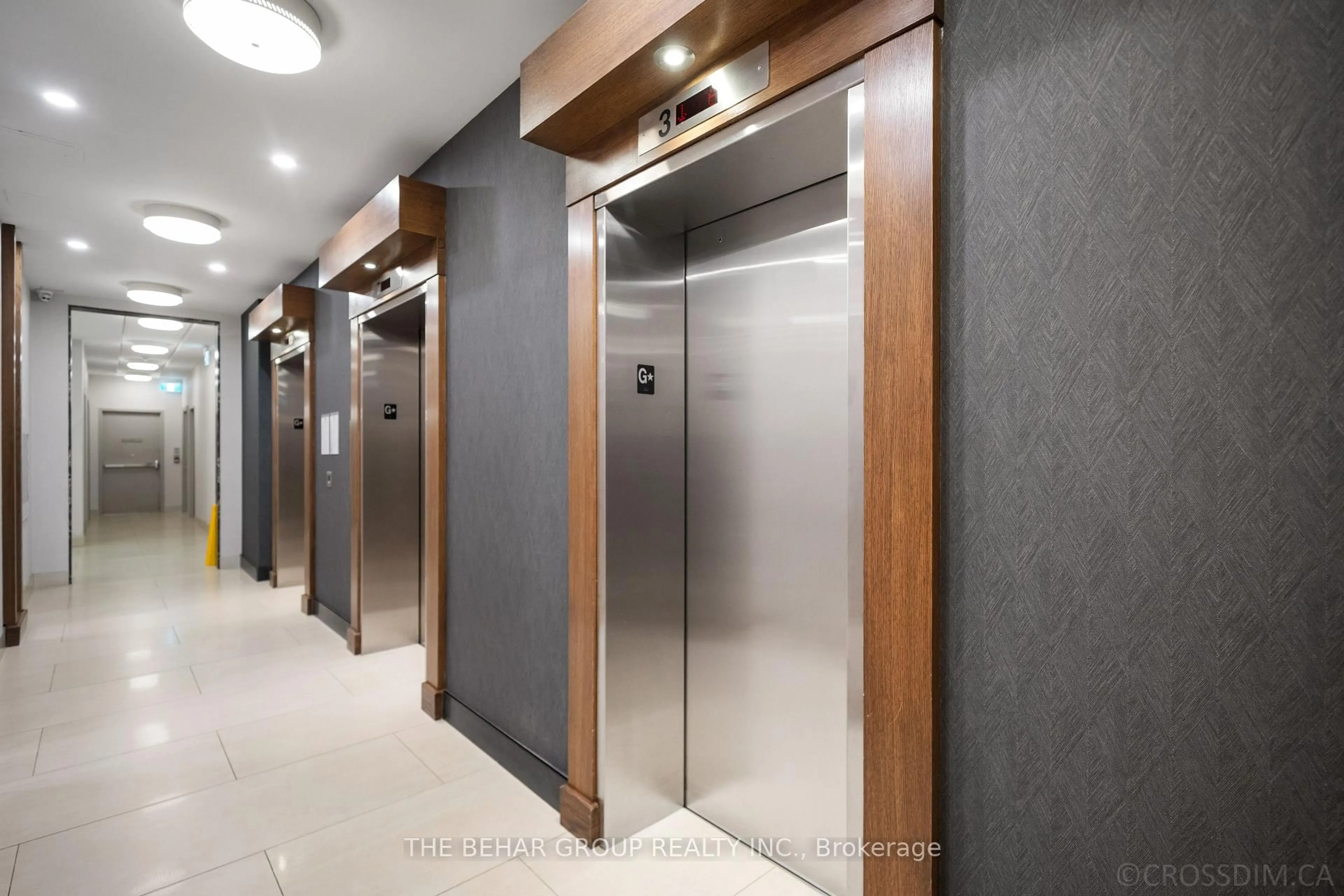 Indoor foyer for 3525 Kariya Dr #3503, Mississauga Ontario L5B 0C2