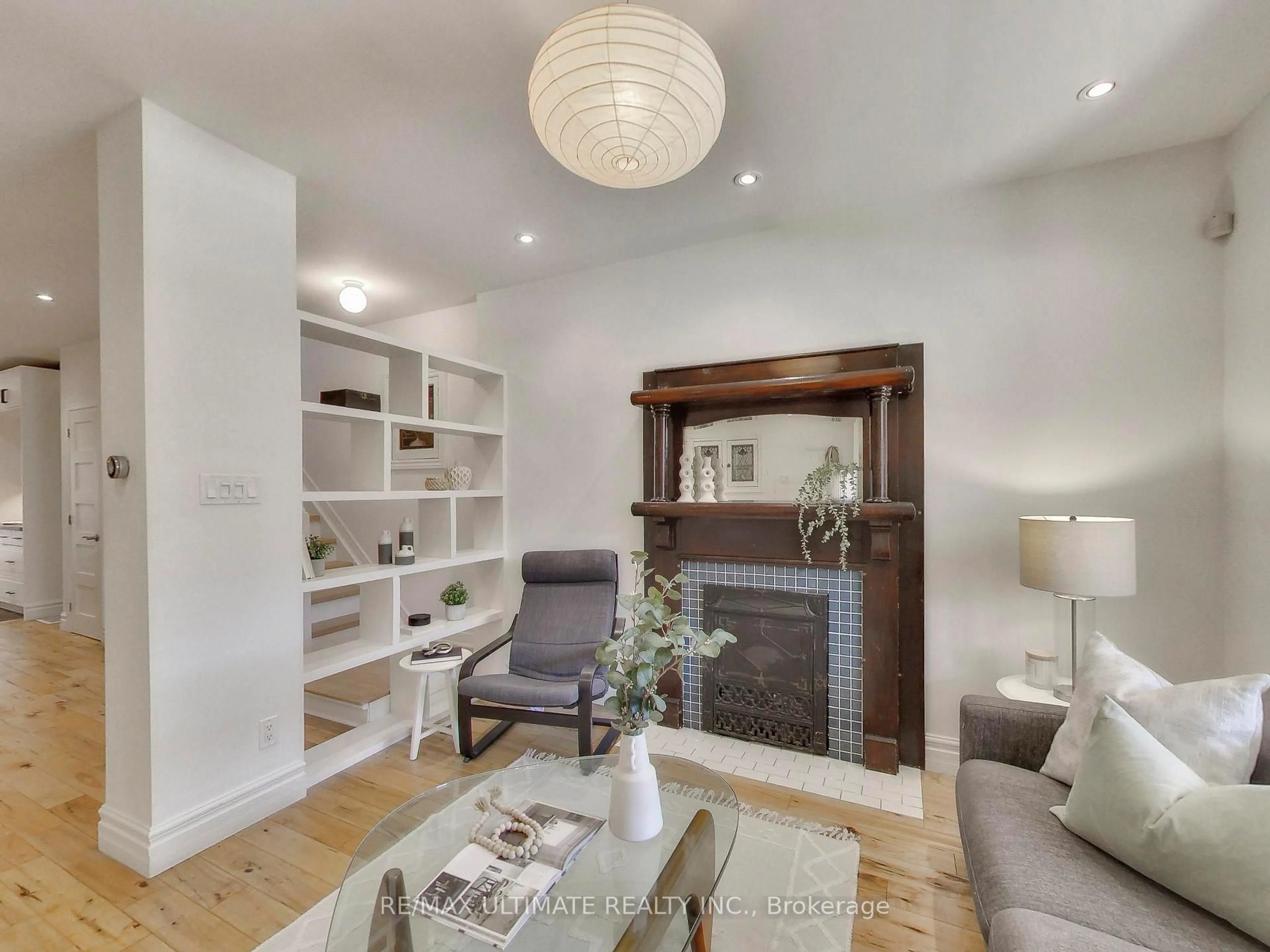 Living room with furniture, unknown for 24 Pauline Ave, Toronto Ontario M6H 3M8