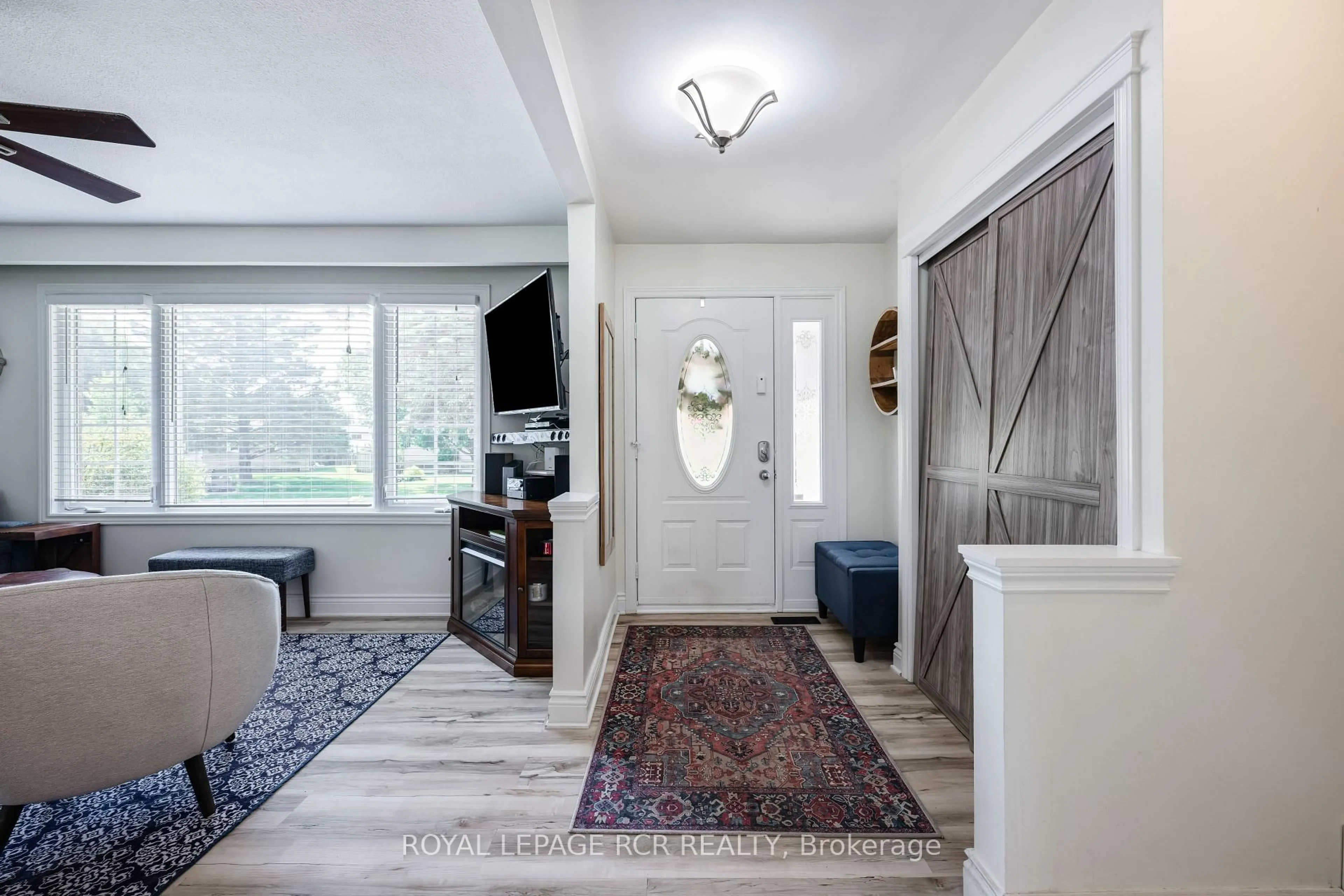 Indoor entryway for 52 Maple Cres, Orangeville Ontario L9W 1X7
