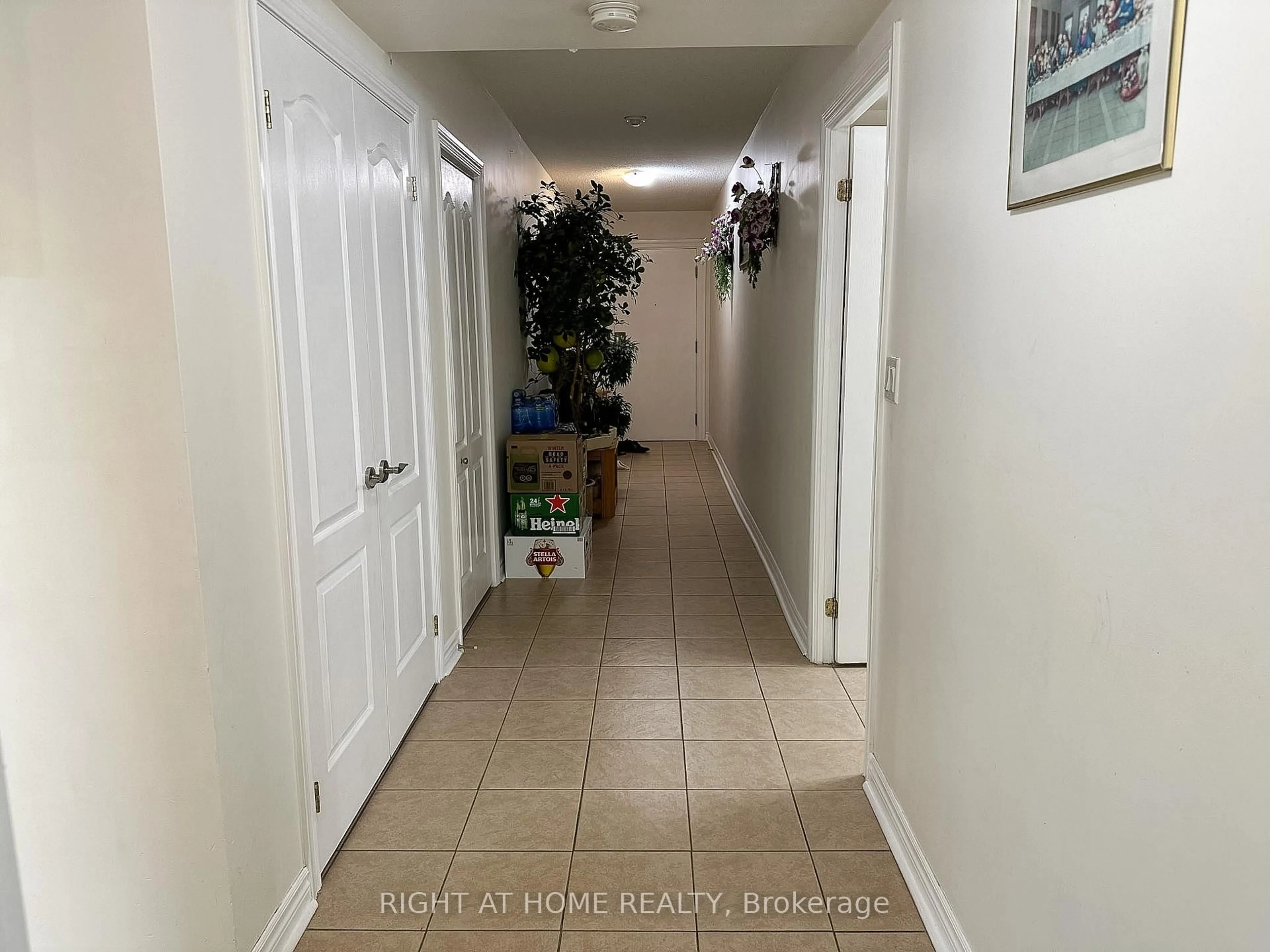 Indoor entryway for 2088 Lawrence Ave #702, Toronto Ontario M9N 3Z9
