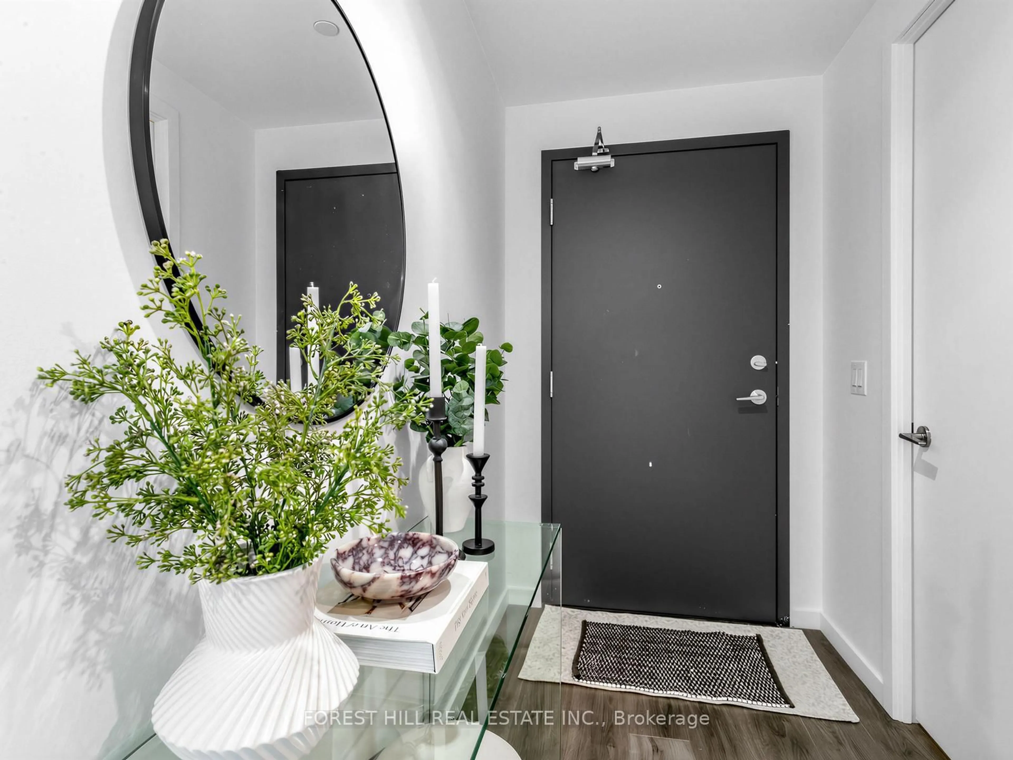 Indoor entryway for 7 Smith Cres #519, Toronto Ontario M8Z 0G3