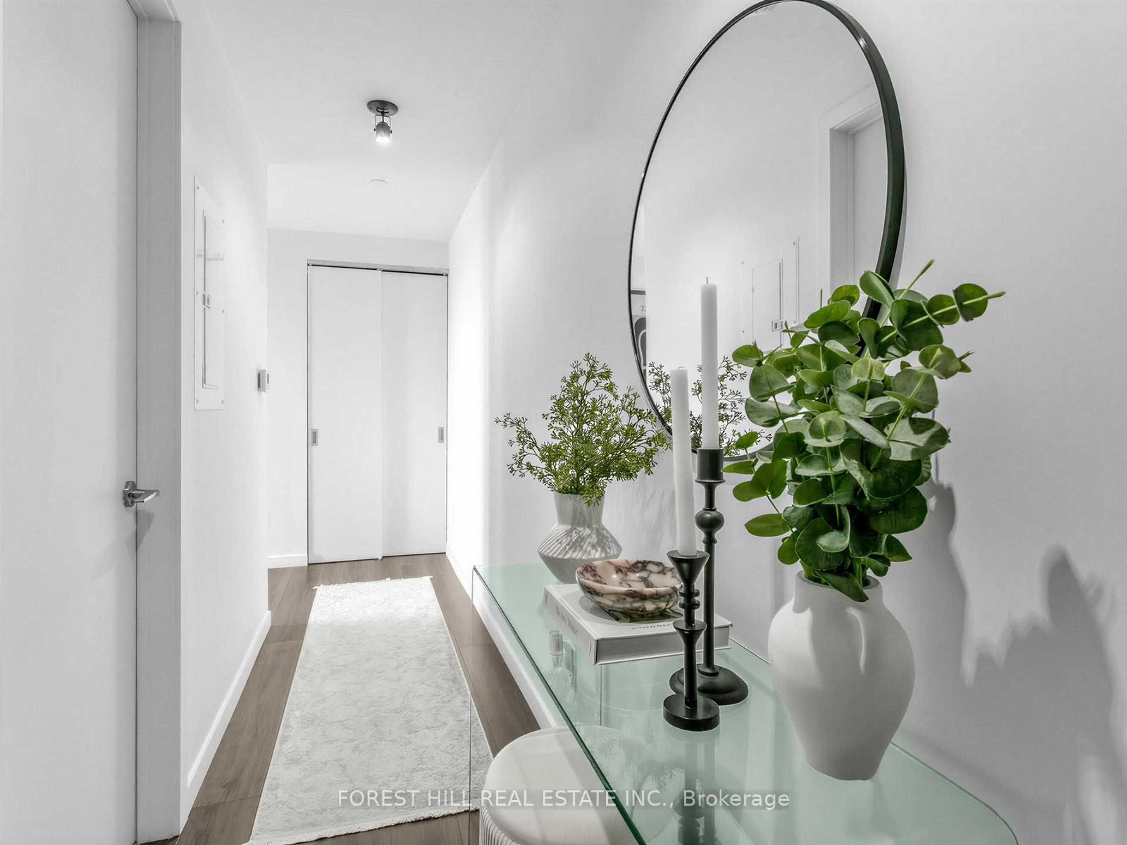 Indoor entryway for 7 Smith Cres #519, Toronto Ontario M8Z 0G3