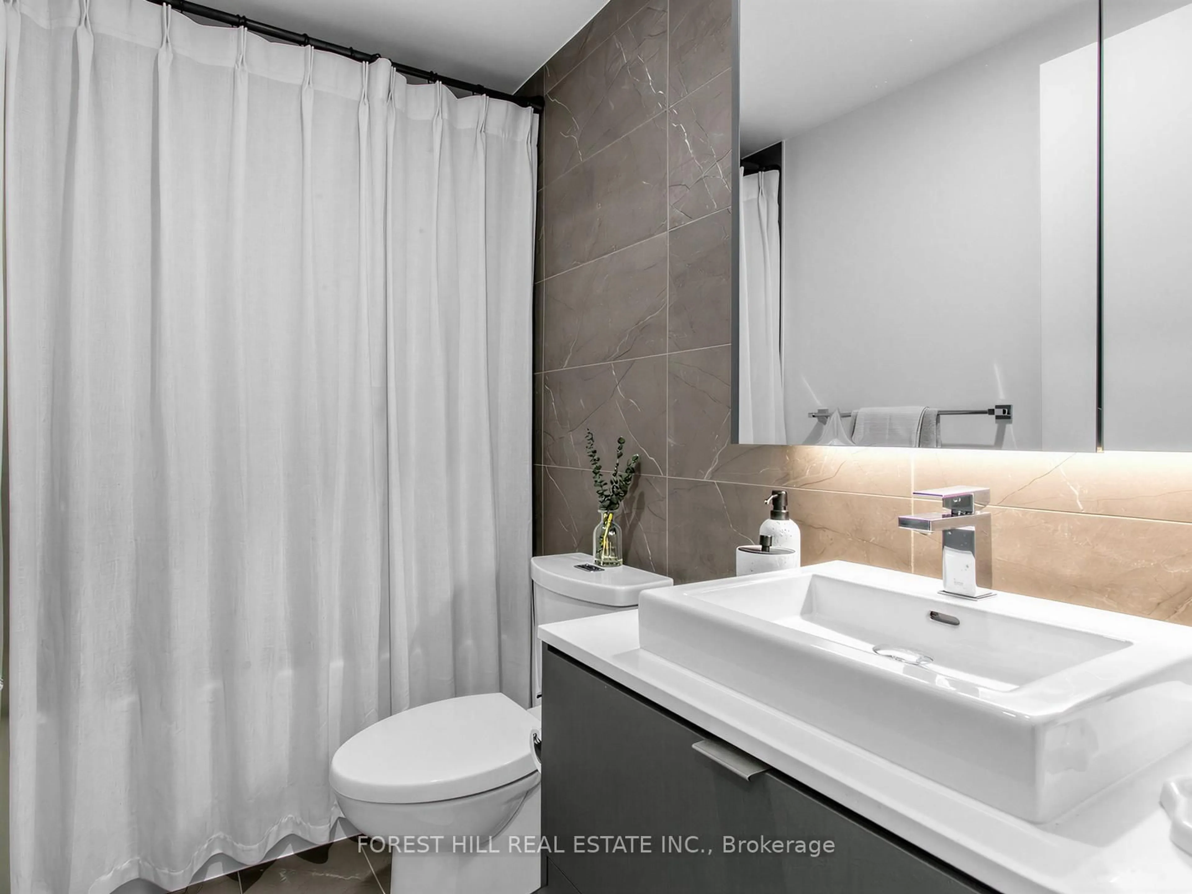 Standard bathroom, ceramic/tile floor for 7 Smith Cres #519, Toronto Ontario M8Z 0G3