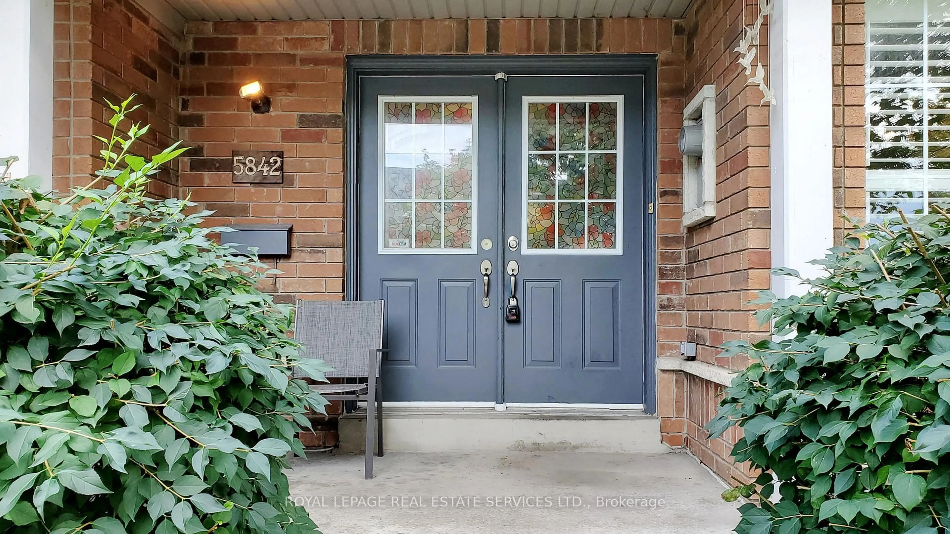 Indoor entryway for 5842 Tenth Line, Mississauga Ontario L5M 6S5