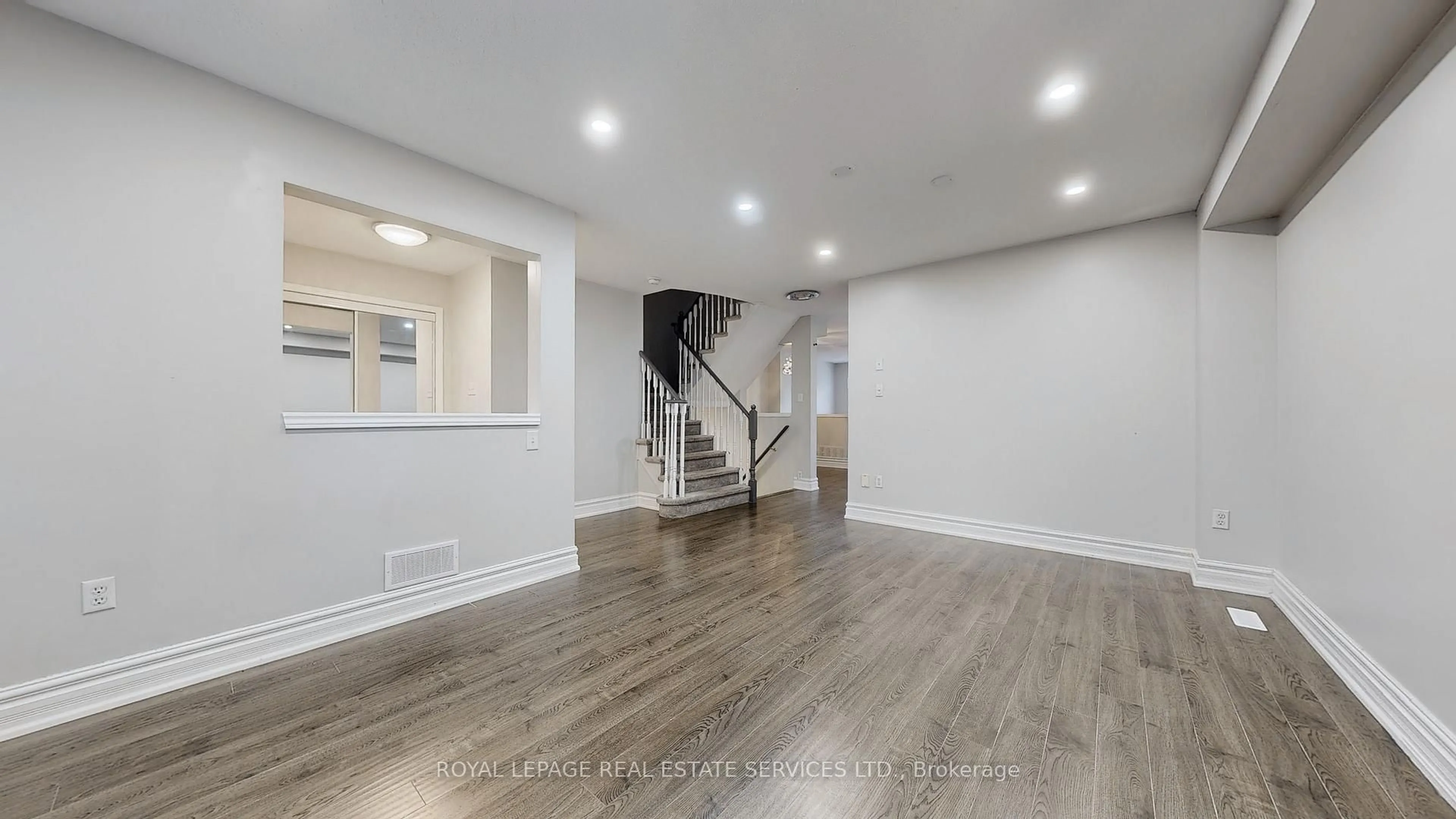 A pic of a room for 5842 Tenth Line, Mississauga Ontario L5M 6S5