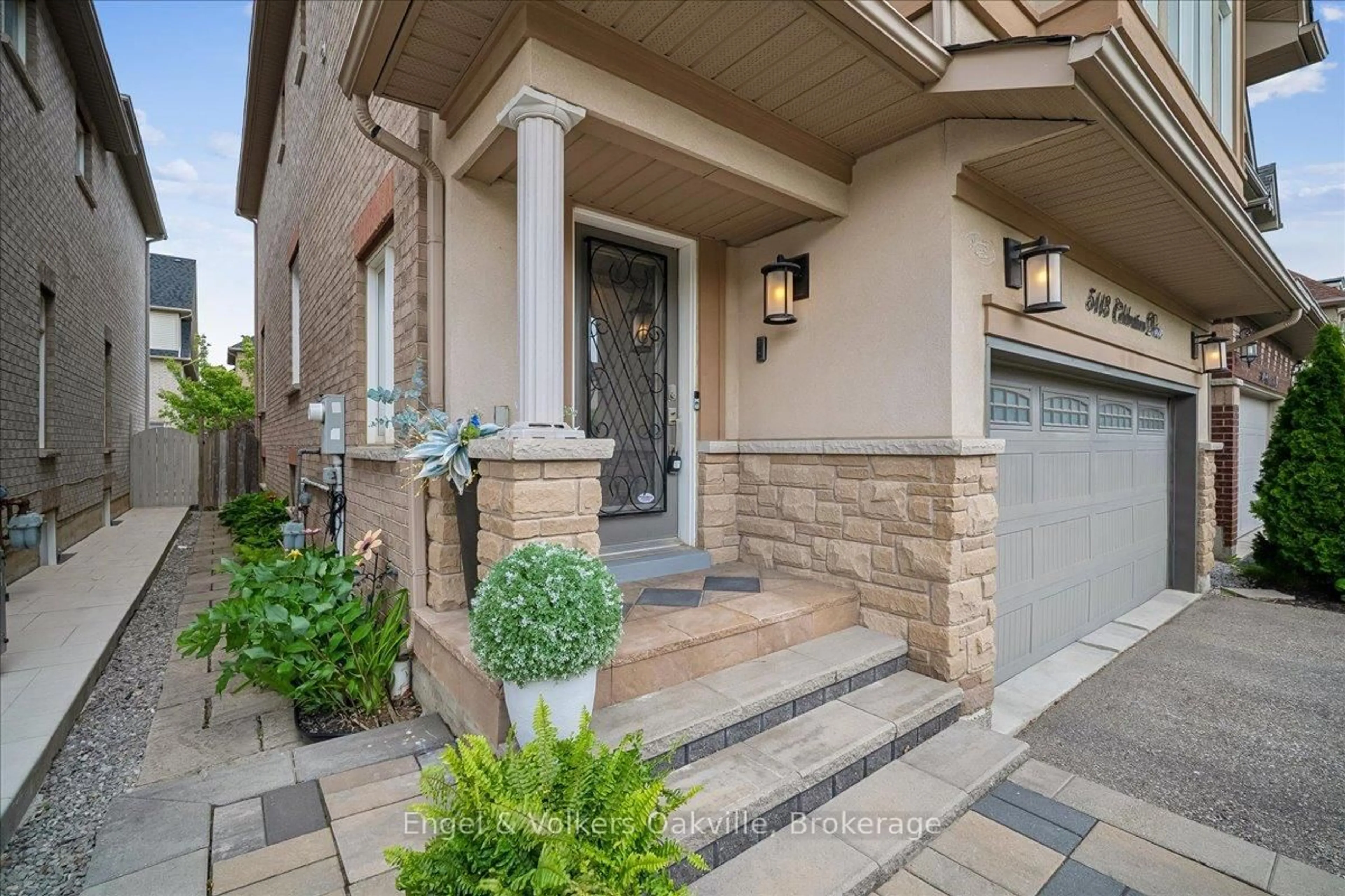 Unknown for 5113 Celebration Dr, Mississauga Ontario L5M 8B3
