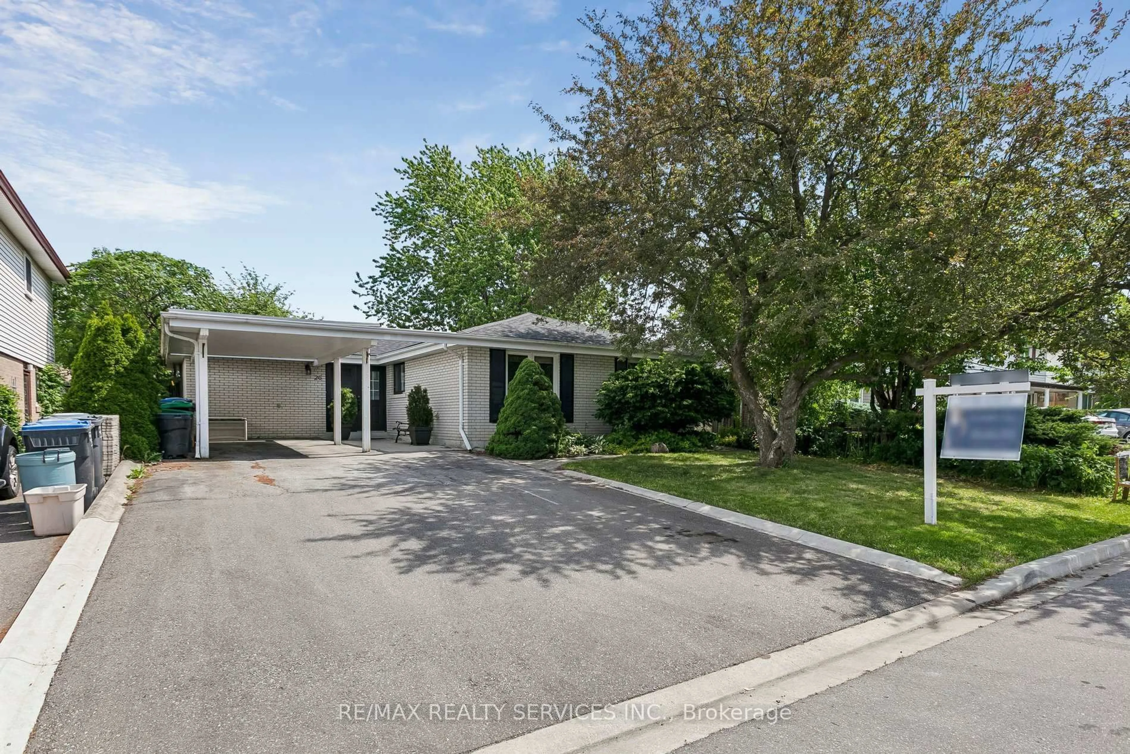 A pic from outside/outdoor area/front of a property/back of a property/a pic from drone, street for 26 Watson Cres, Brampton Ontario L6W 1E7
