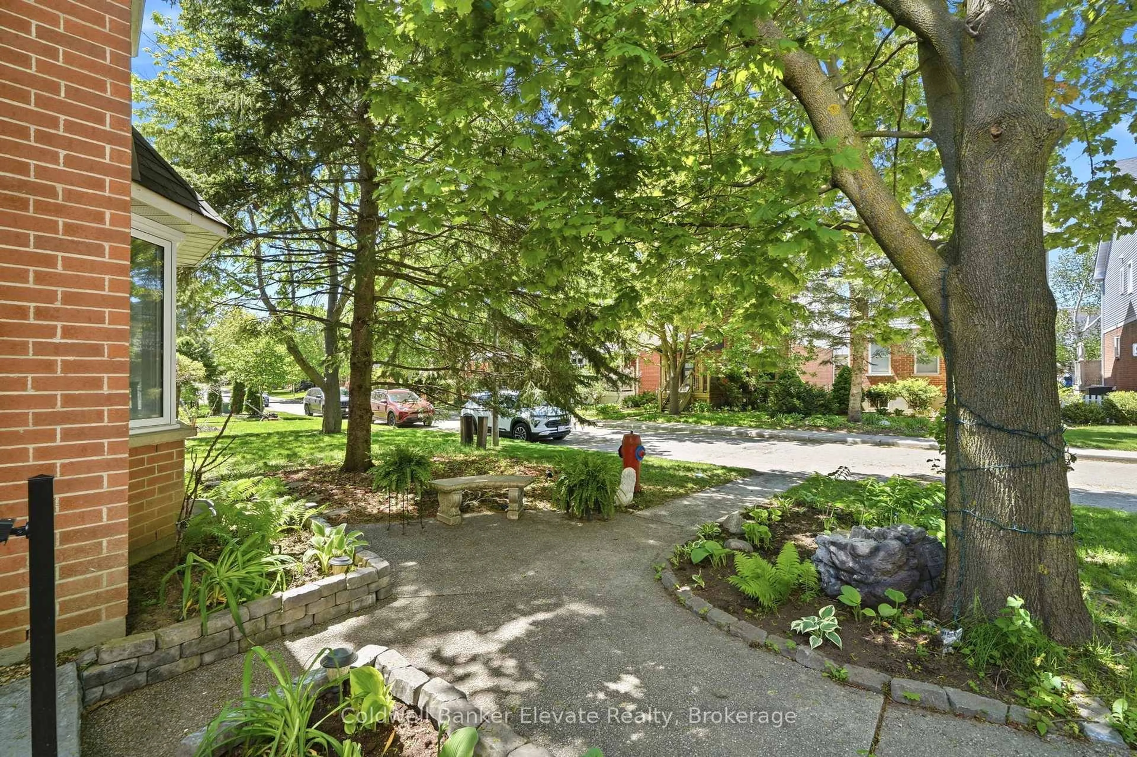 Patio, street for 334 Cottonwood St, Orangeville Ontario L9W 4X7