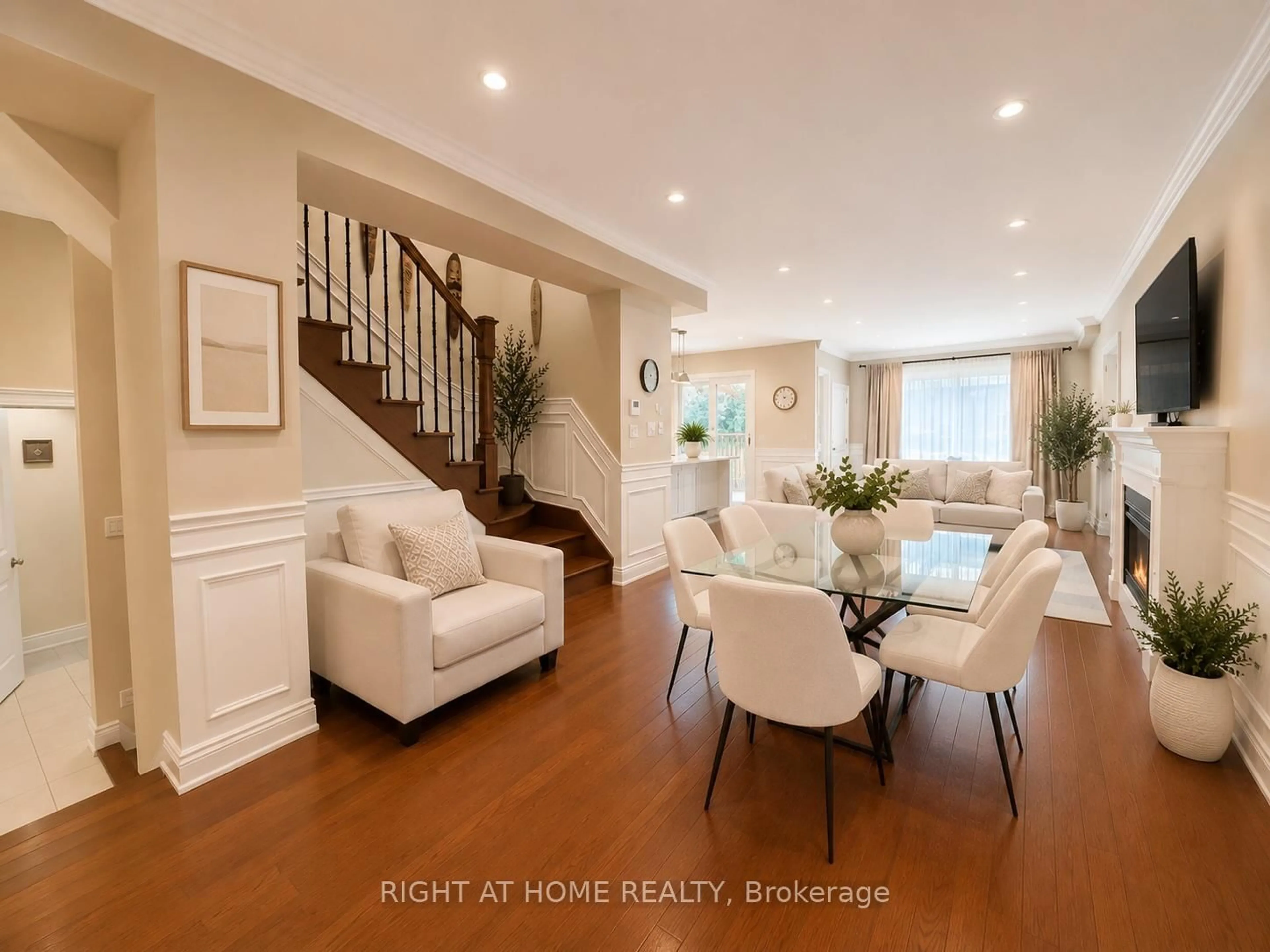 Unknown for 1049 Greaves Ave, Mississauga Ontario L5E 1W4