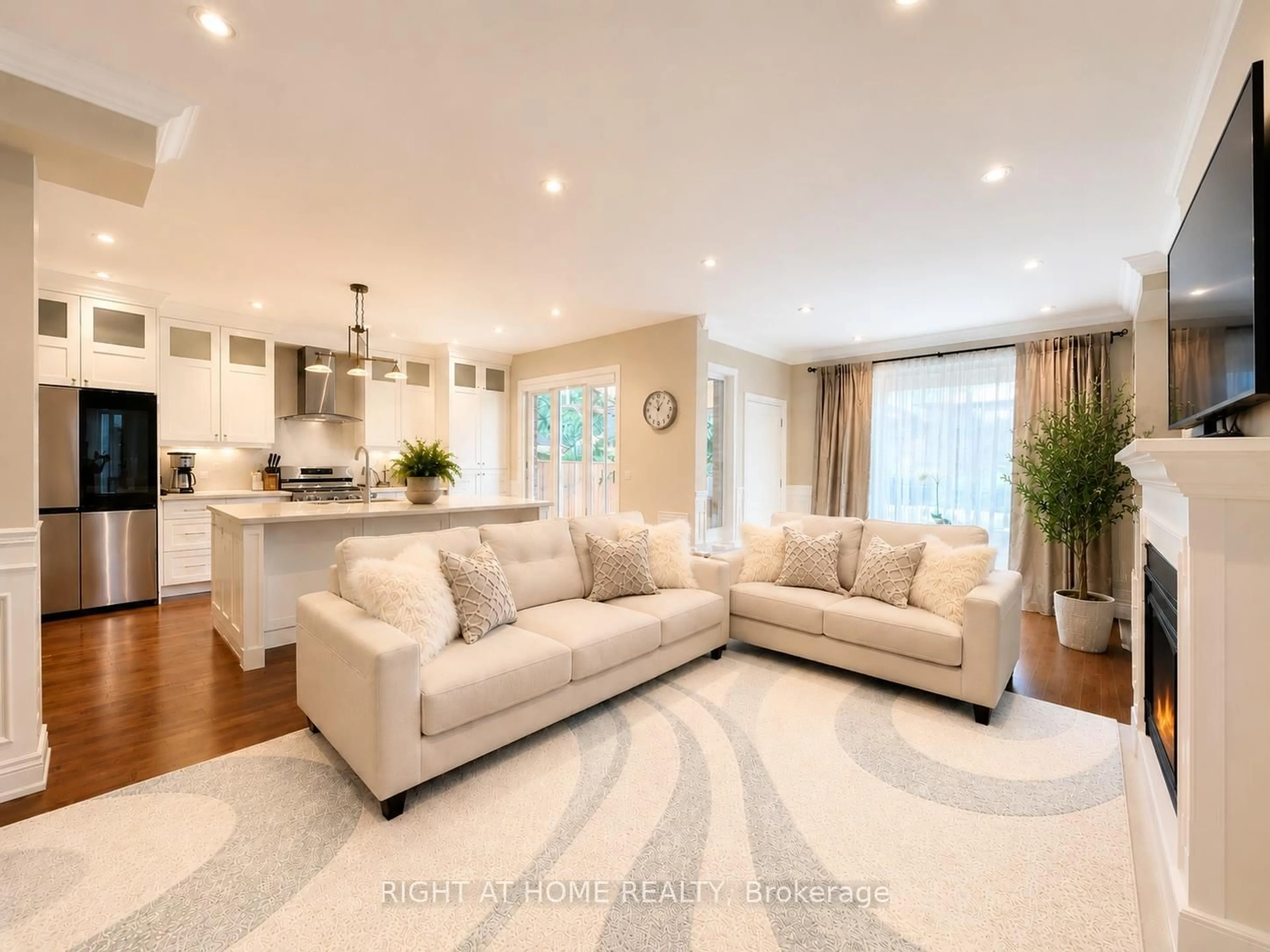 Living room with furniture, unknown for 1049 Greaves Ave, Mississauga Ontario L5E 1W4