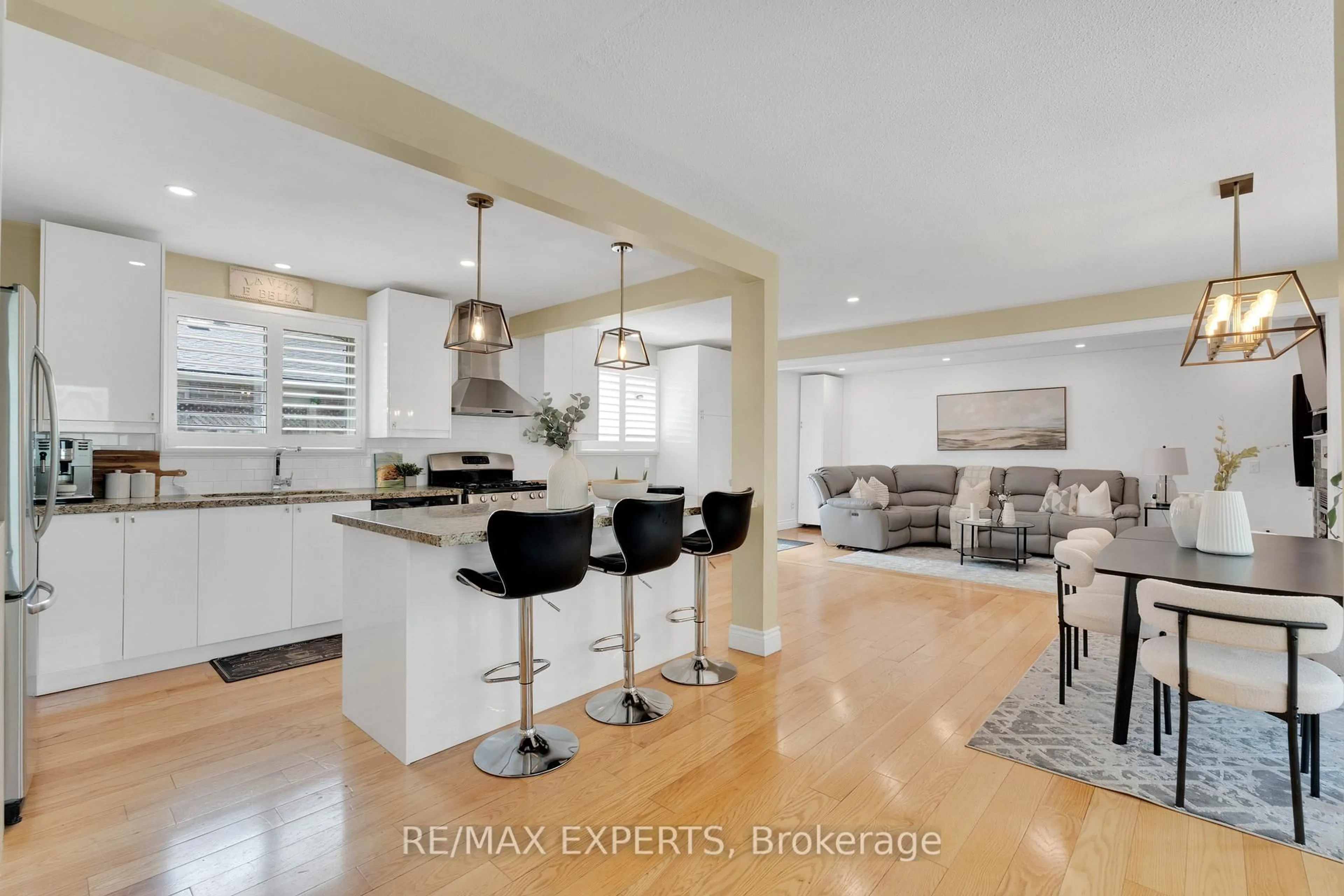 Open concept kitchen, ceramic/tile floor for 35 Lawrence Ave, Orangeville Ontario L9W 1S6