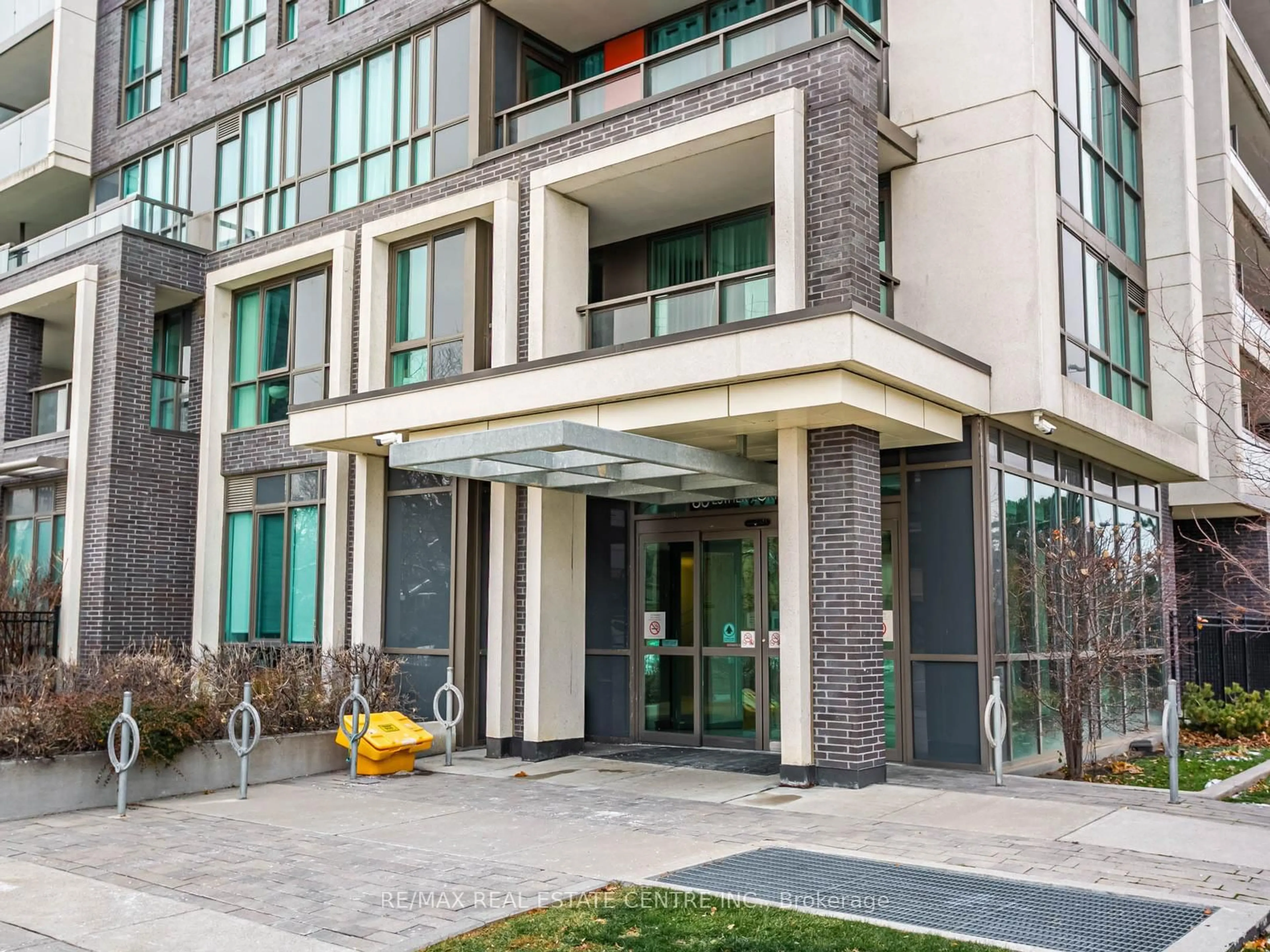 Indoor foyer for 80 Esther Lorrie Dr #720, Toronto Ontario M9W 4V1
