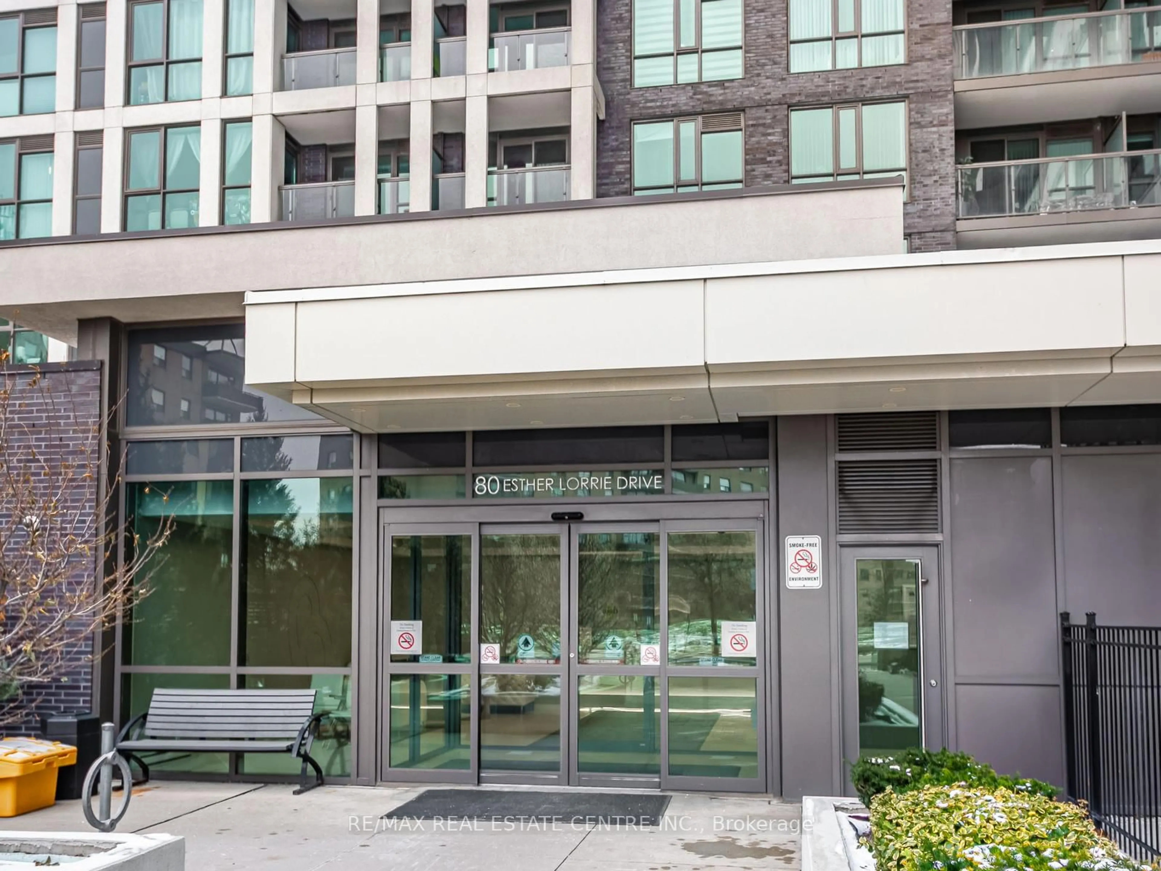 Indoor foyer for 80 Esther Lorrie Dr #720, Toronto Ontario M9W 4V1