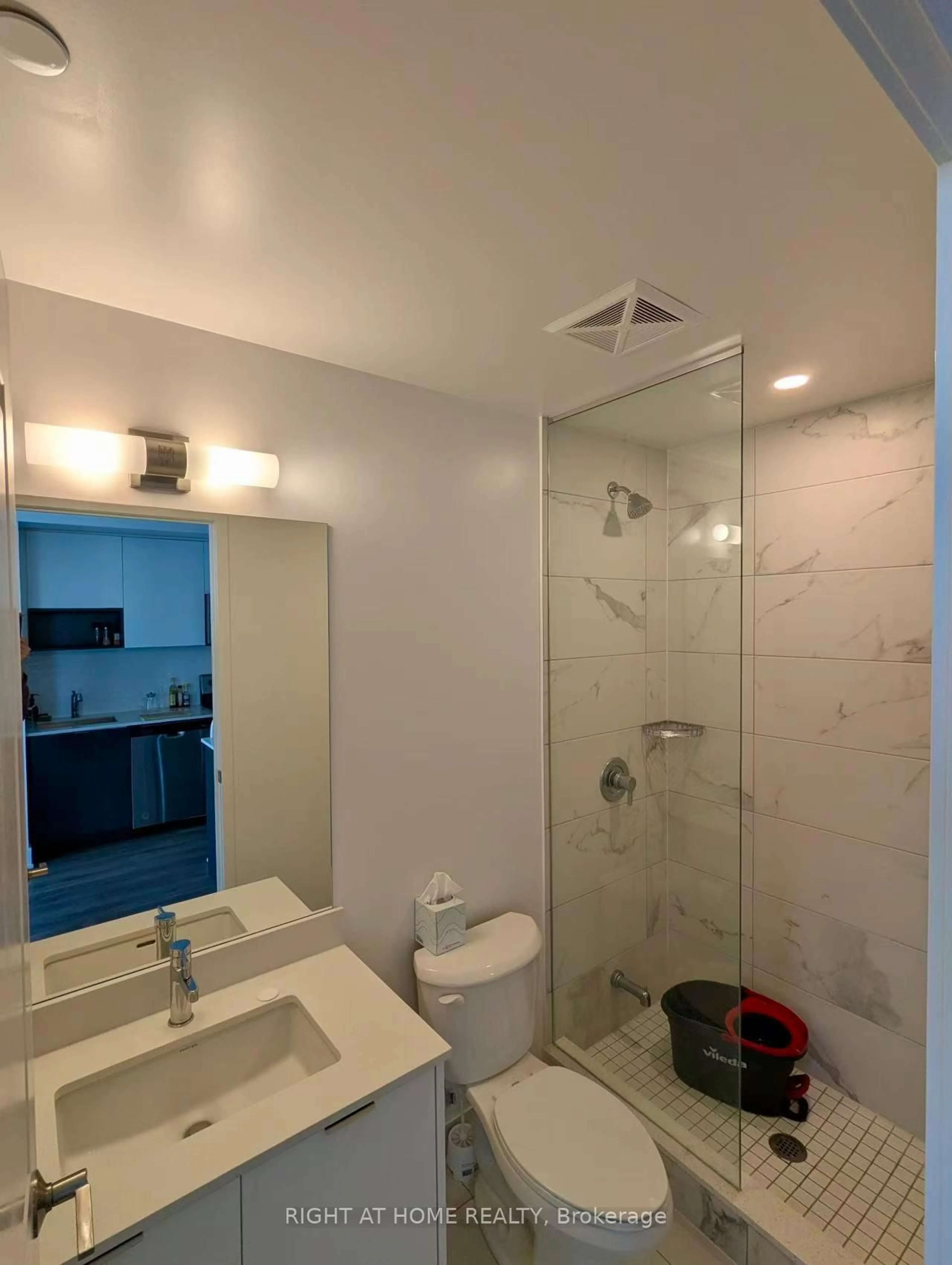 Standard bathroom, ceramic/tile floor for 202 Burnhamthorpe Rd #1607, Mississauga Ontario L5A 0B2