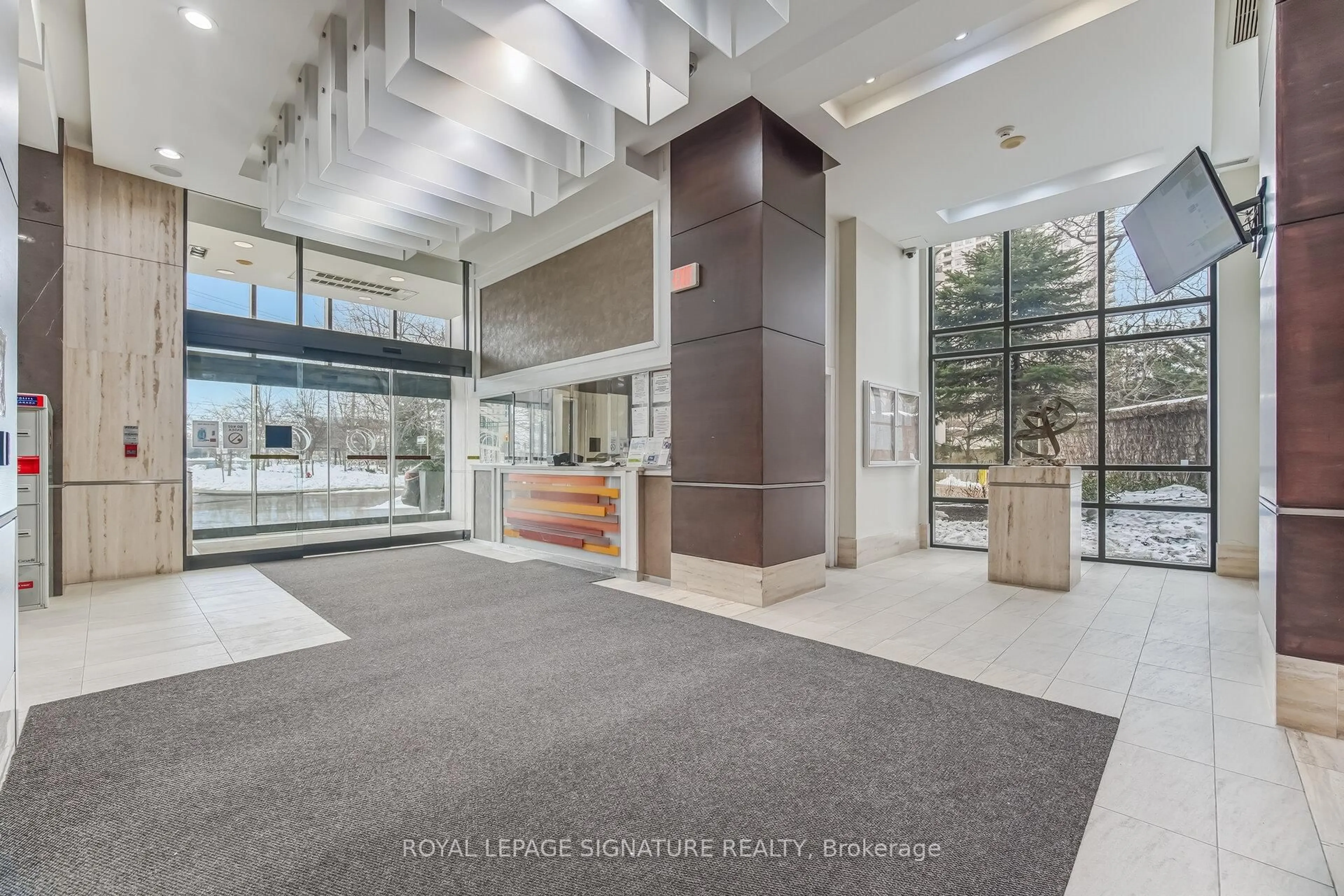 Indoor foyer for 330 Burnhamthorpe Rd #1402, Mississauga Ontario L5B 0E1